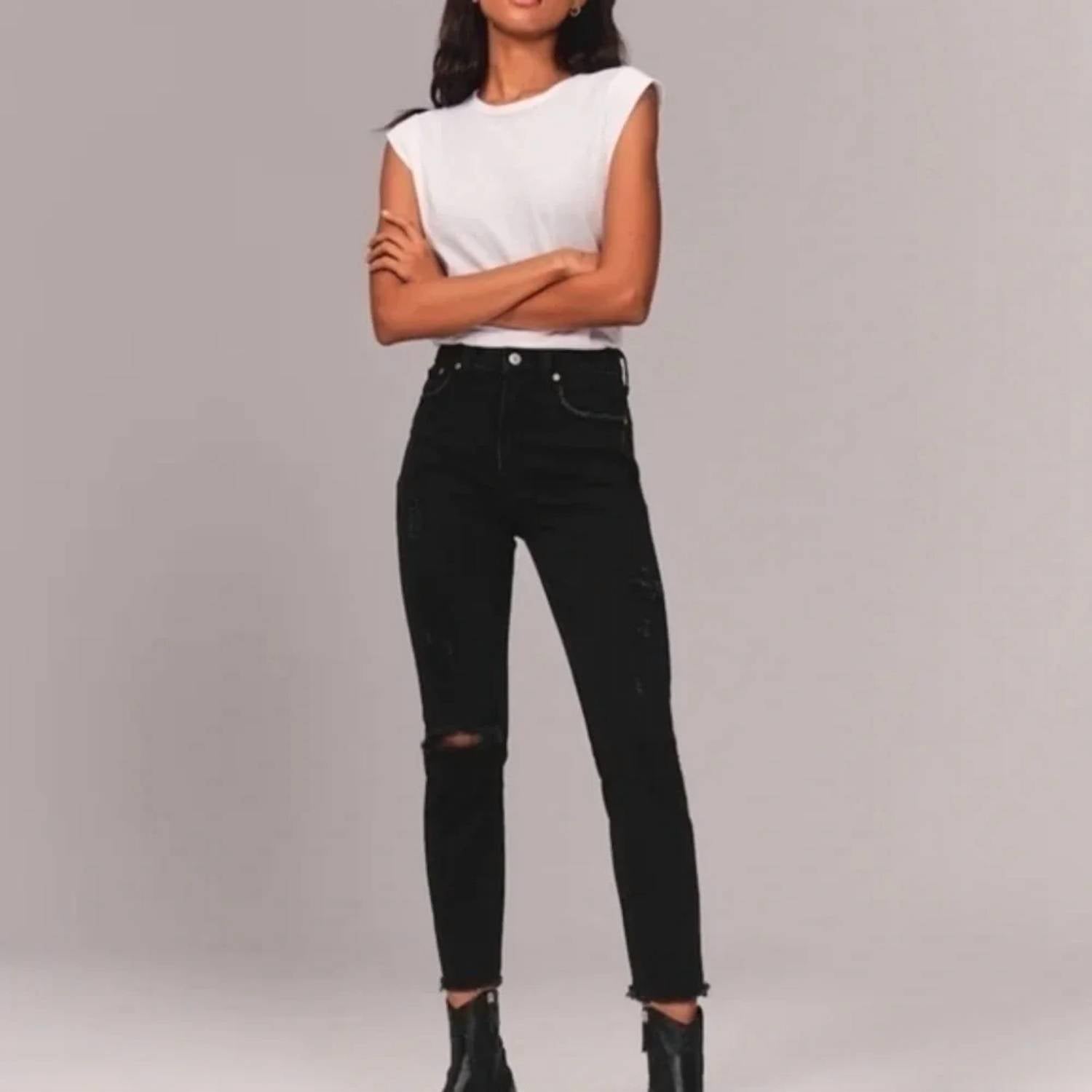 Abercrombie & Fitch - High Rise Mom Jeans