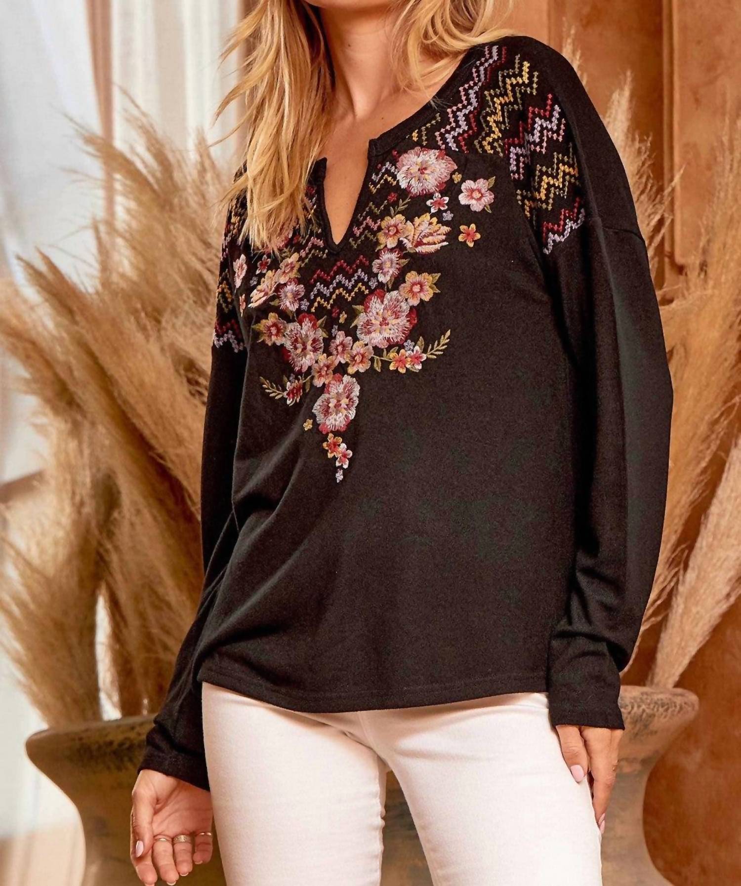 Andree By Unit - Embroidered Split Neck Top