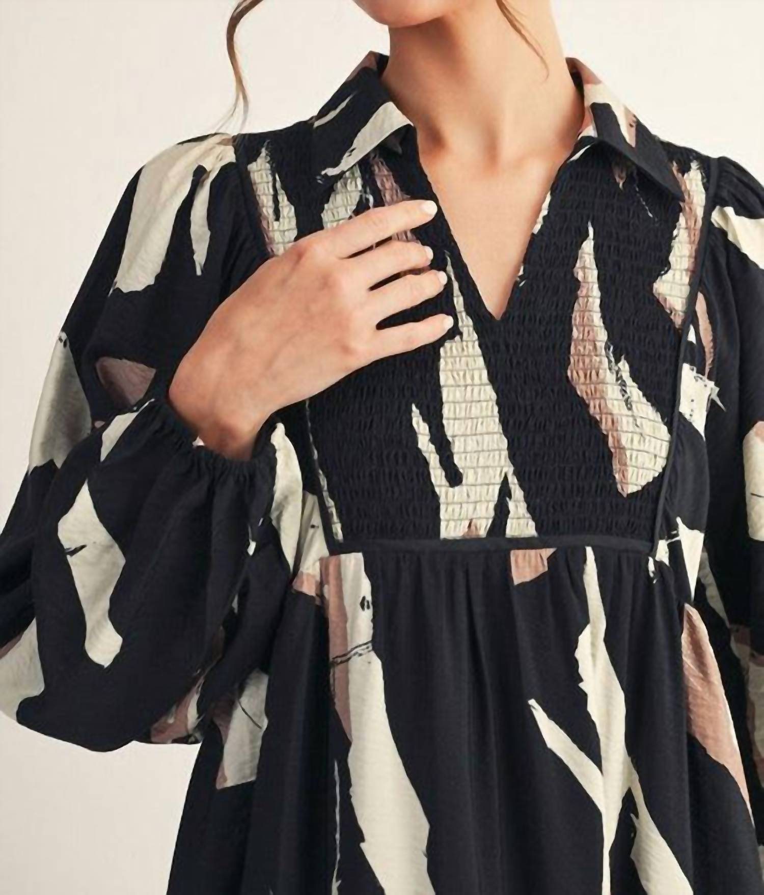Jodifl - Chest Smocking Detail Abstract Print Midi Dress