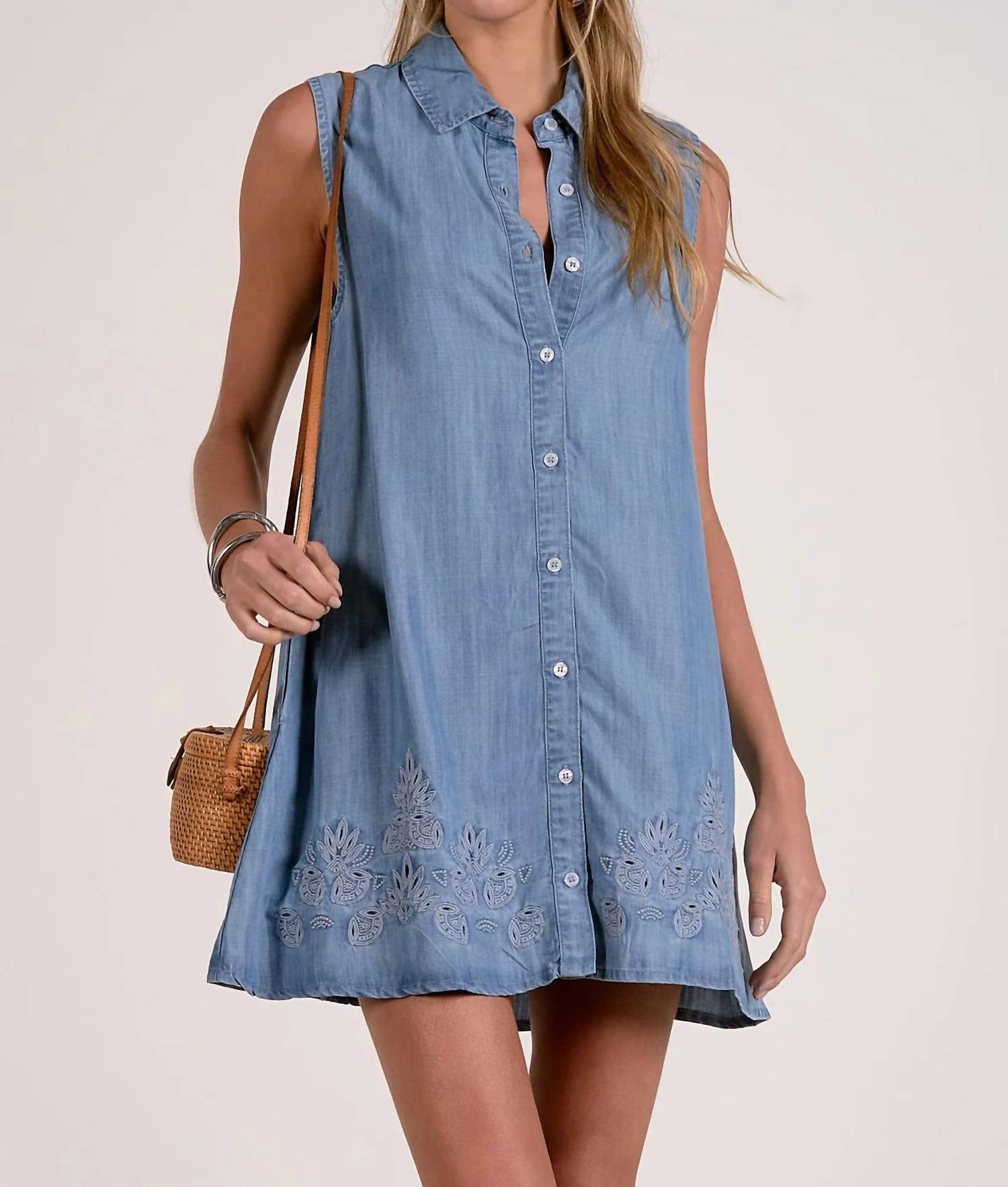 Elan - Sleeveless Button Down Dress