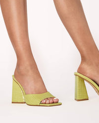 Quinn Sandal