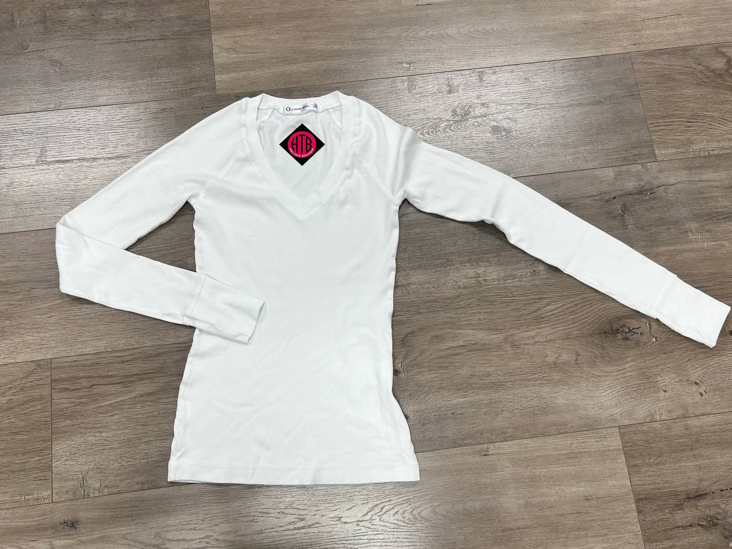 Crown Jewel - Long Sleeve Raglan V Neck Top