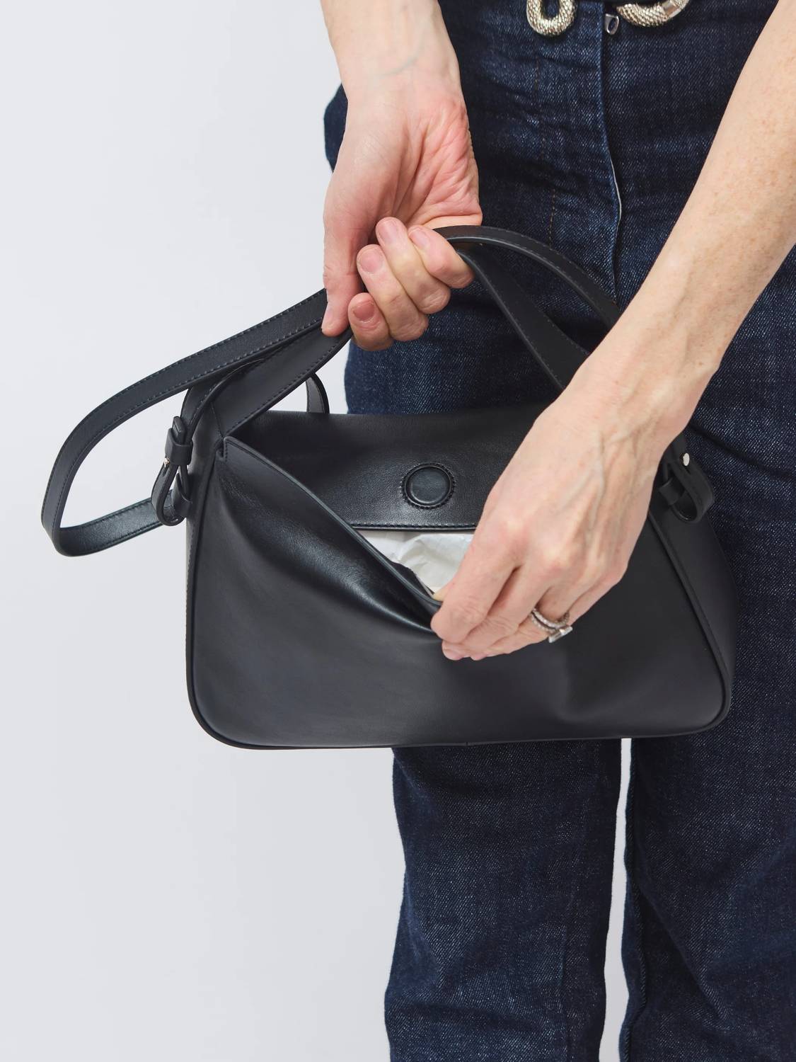 Aesther Ekme - Women's Soft Baguette Crossbody Bag