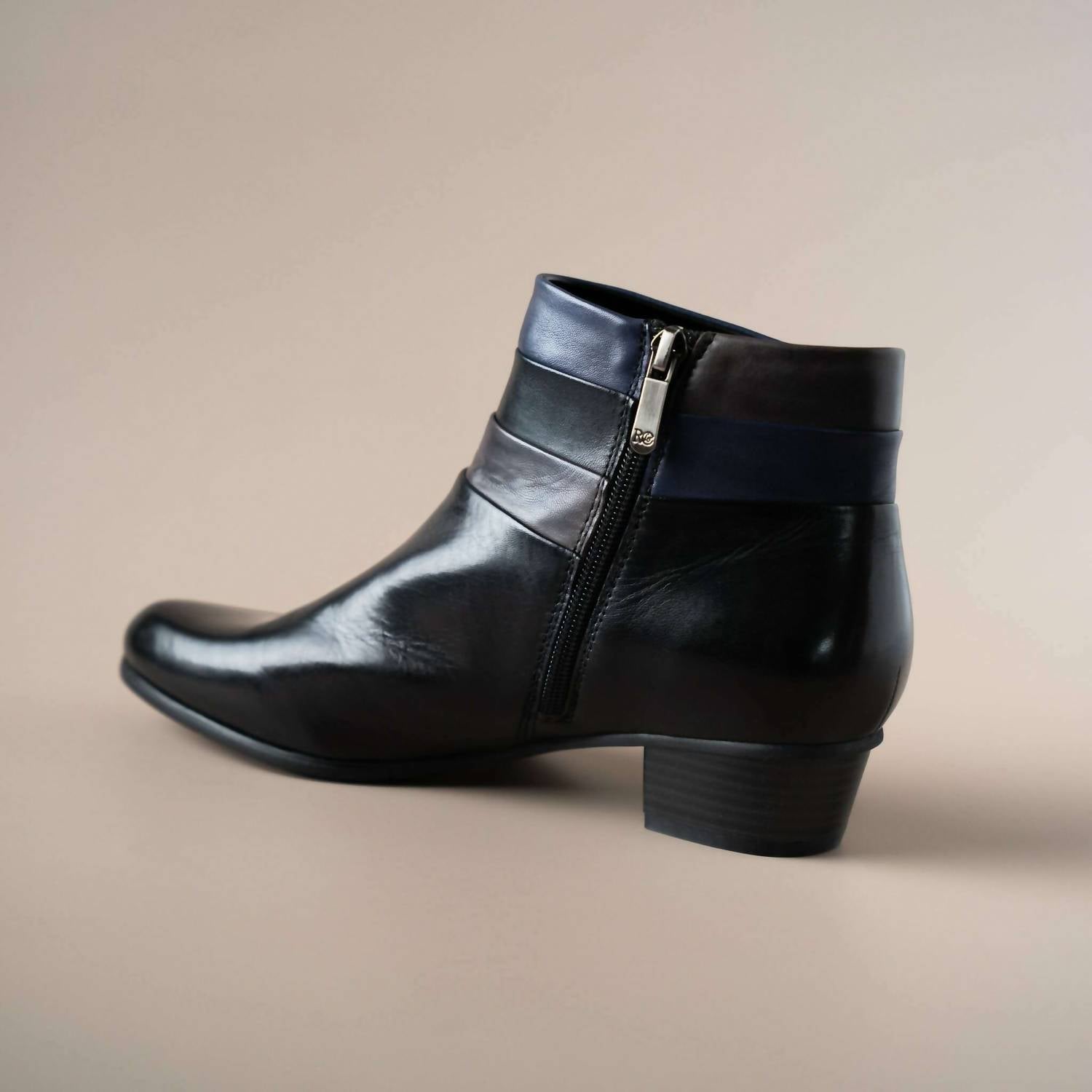 Regarde Le Ciel - Women's Stefany Ankle Boot