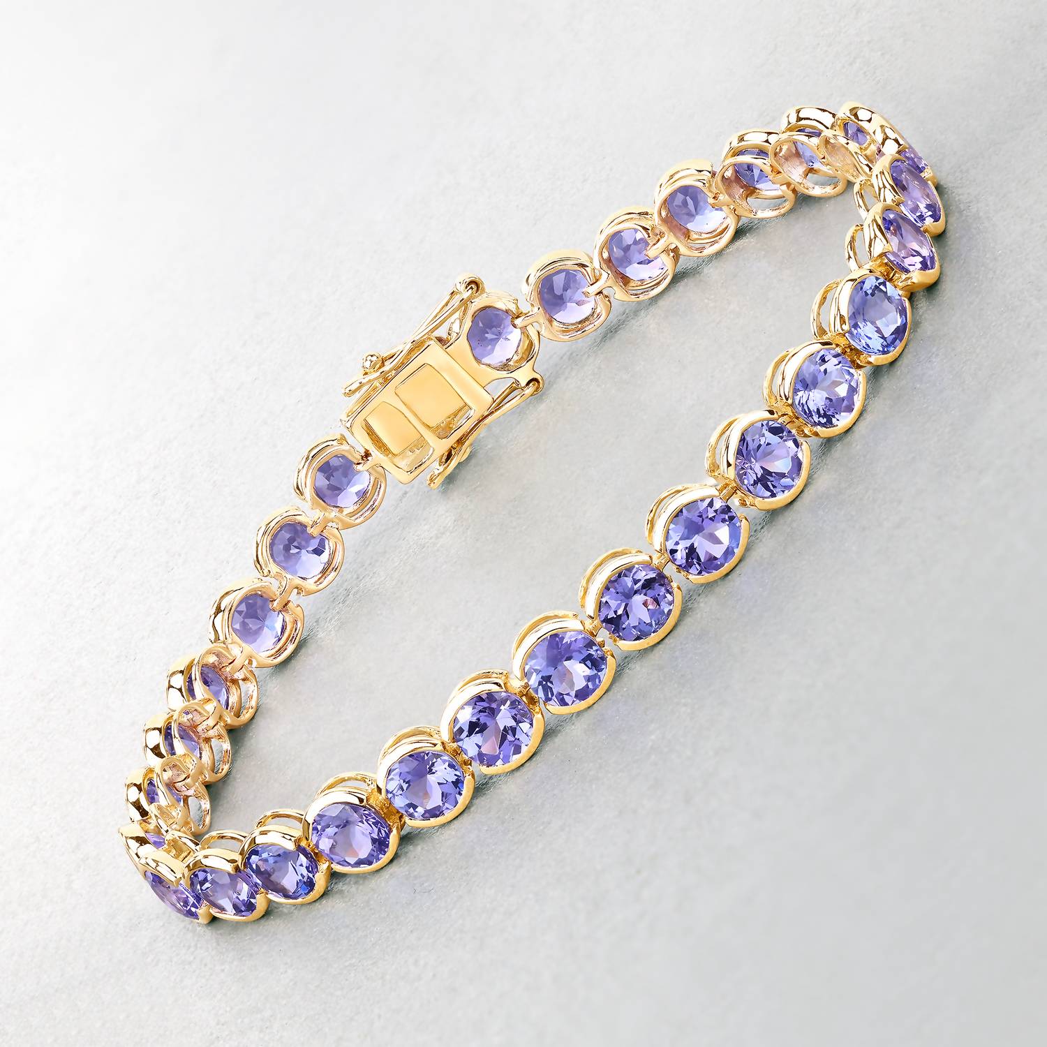 Diana M Jewels Women's Round Natural Tanzanite Bracelet (12.60 Ct) - Grand in 14k yellow gold - women's item - detail view
