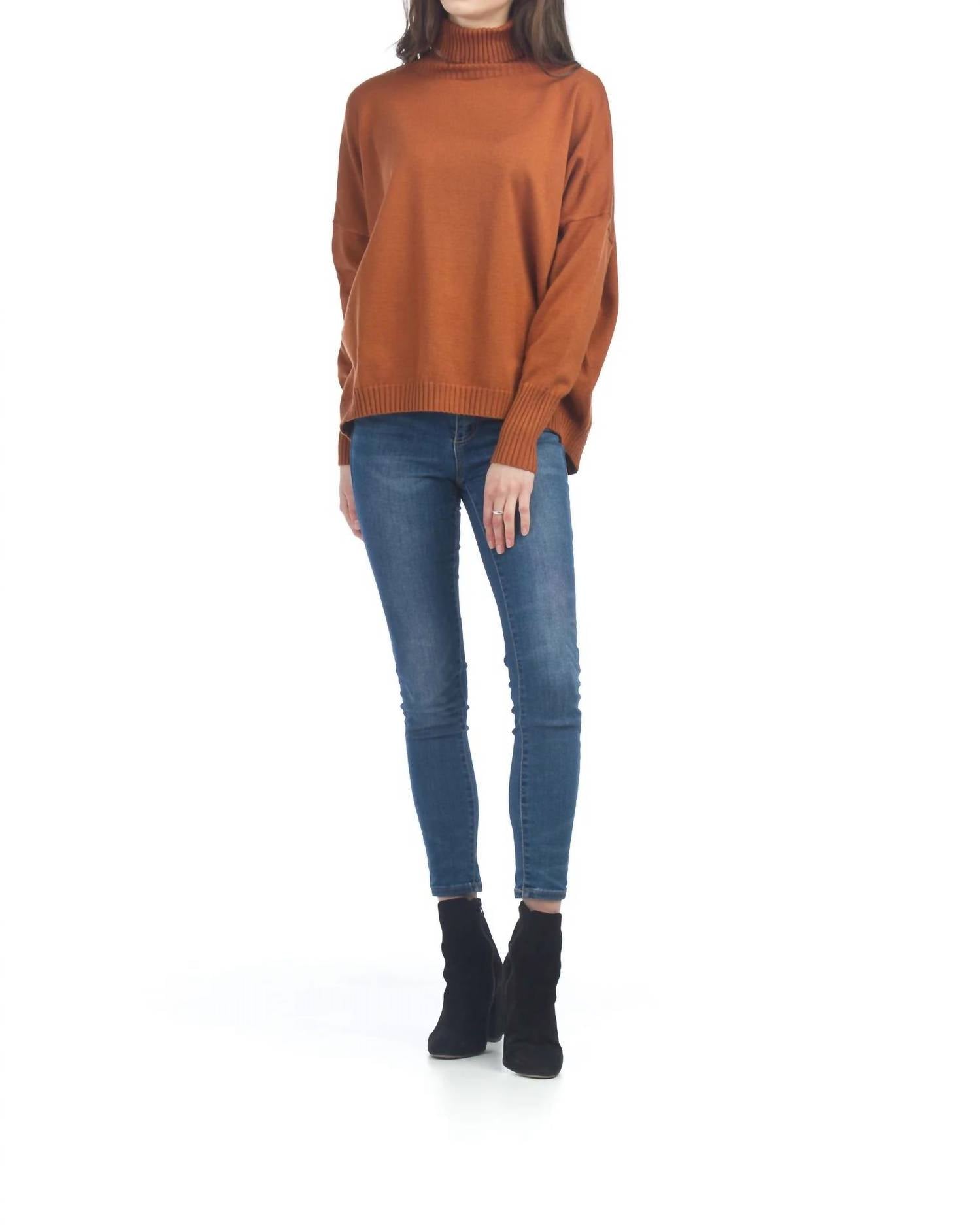 Papillon - Turtle Neck Sweater With Ribbed Detail