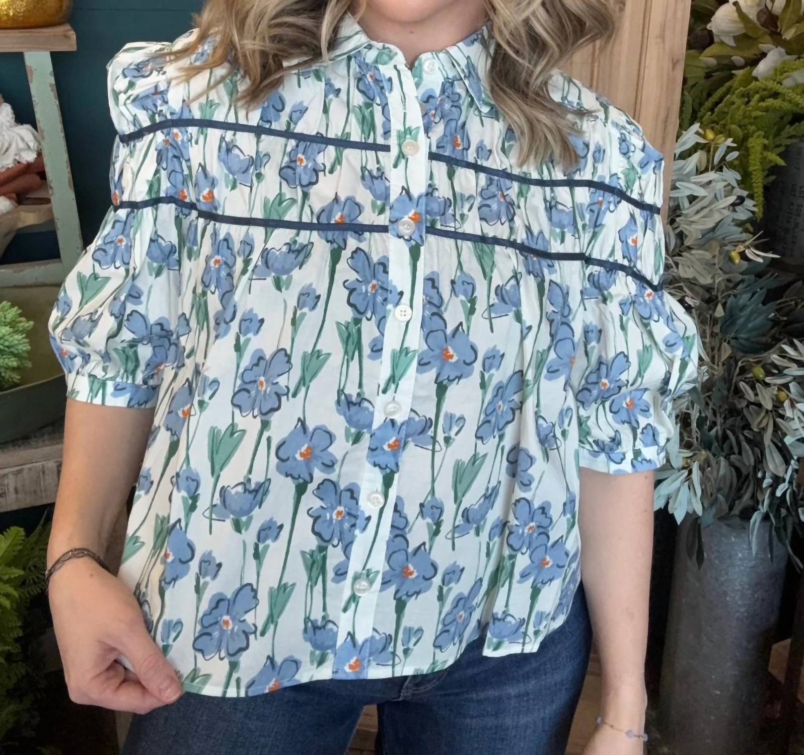 Ee:Some - Bell Top With Puff Sleeve