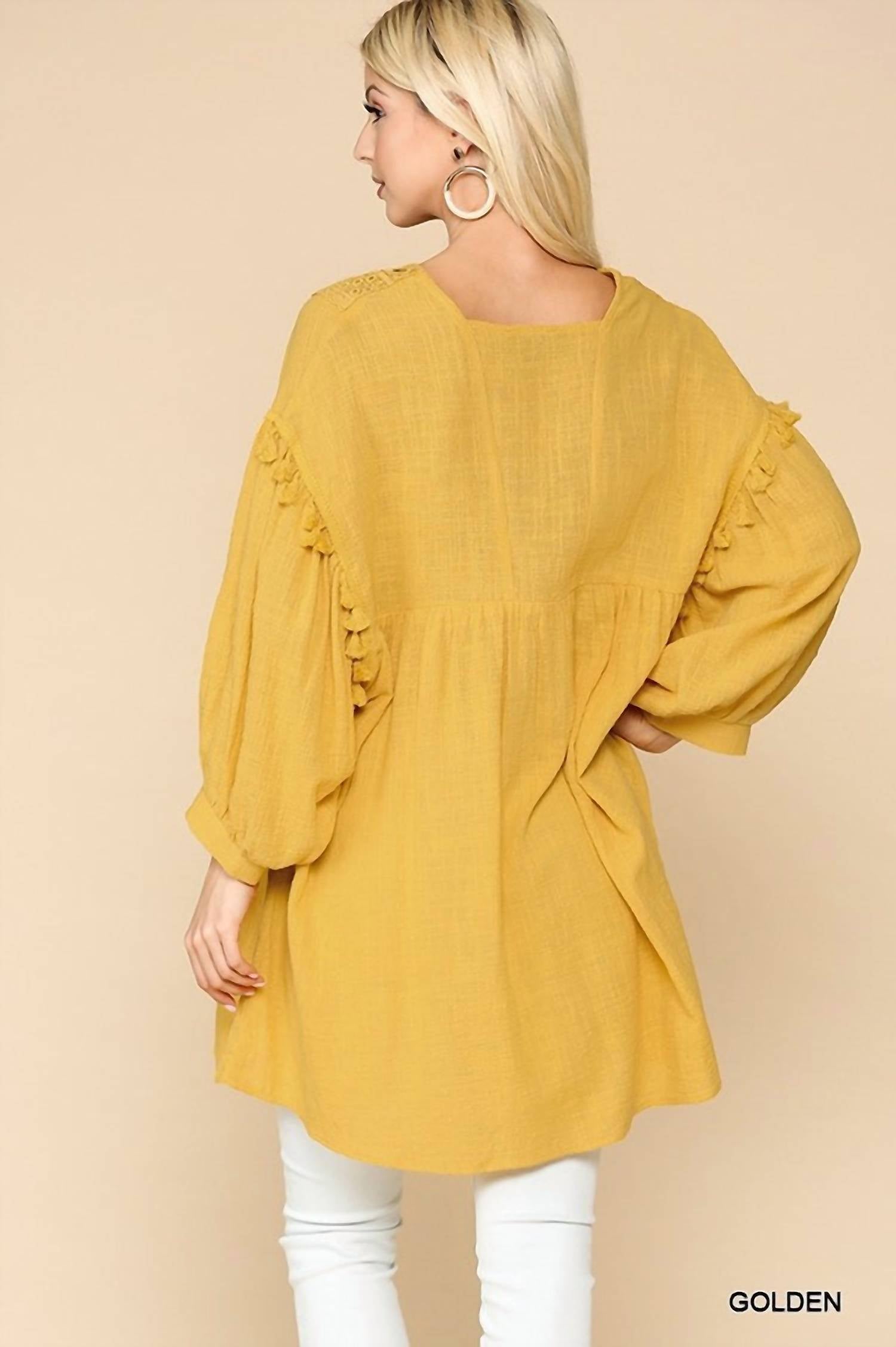 Gigio - Crochet V-neck Swing Hi-lo Hem Top