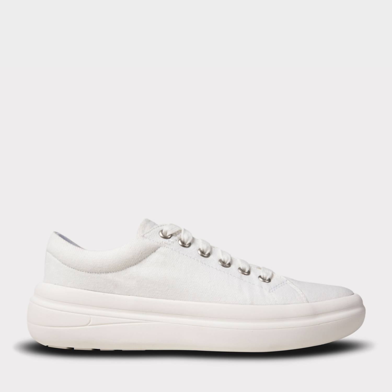 Lamo Women's Classic Makenna Sneaker in white - women's sneaker