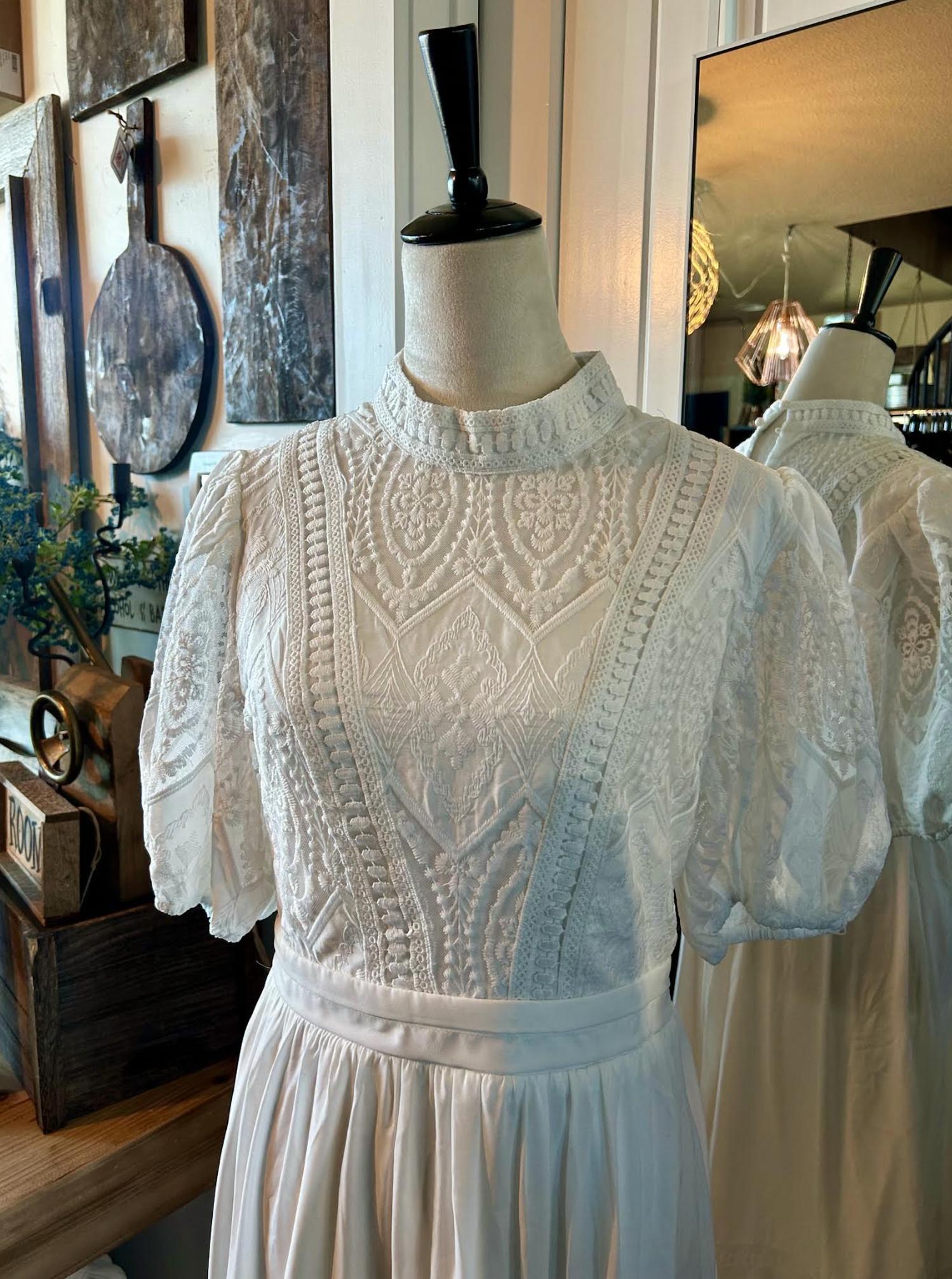 Urban Daizy - Victorian Lace Maxi Dress