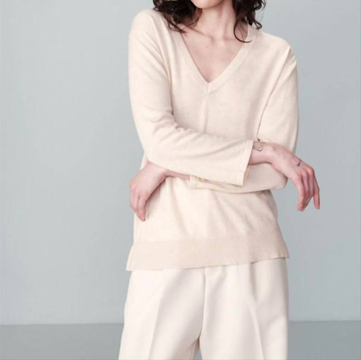 Grace & Mila - Naive V-neck Classic Sweater