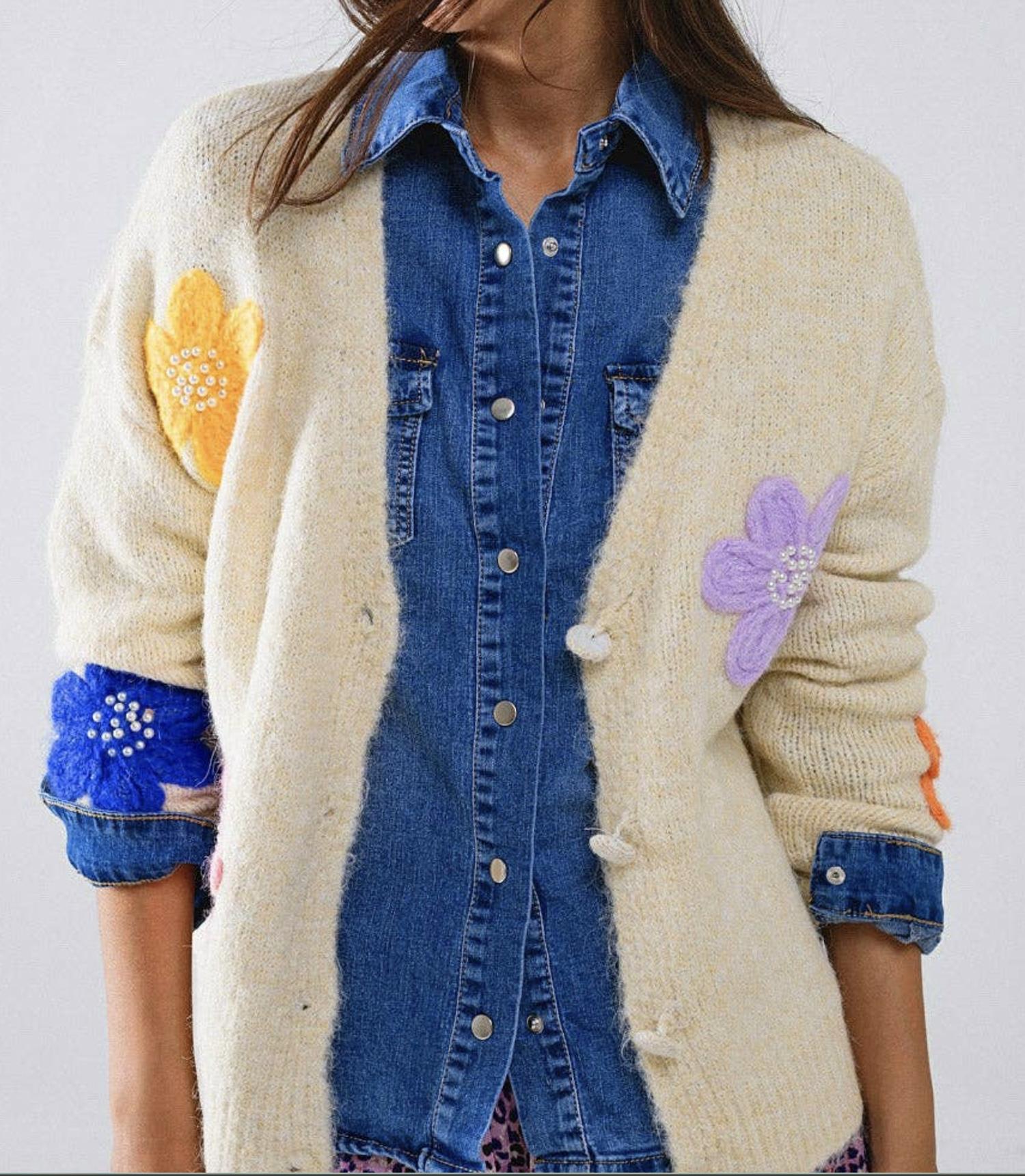 Q2 - Embroidered Flowers Cardigan
