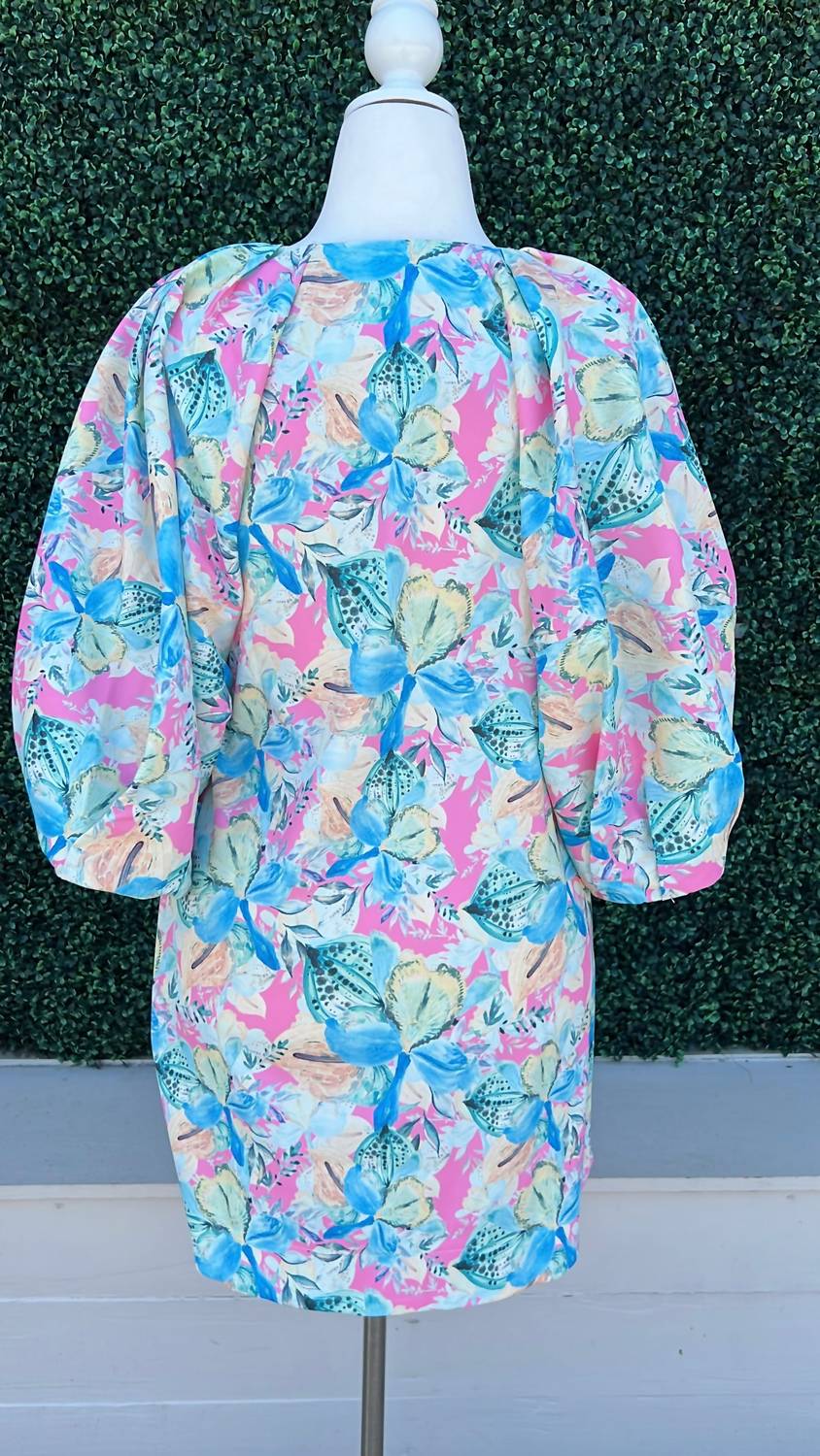 Joy Joy - FLUTTERING SLEEVE DRESS