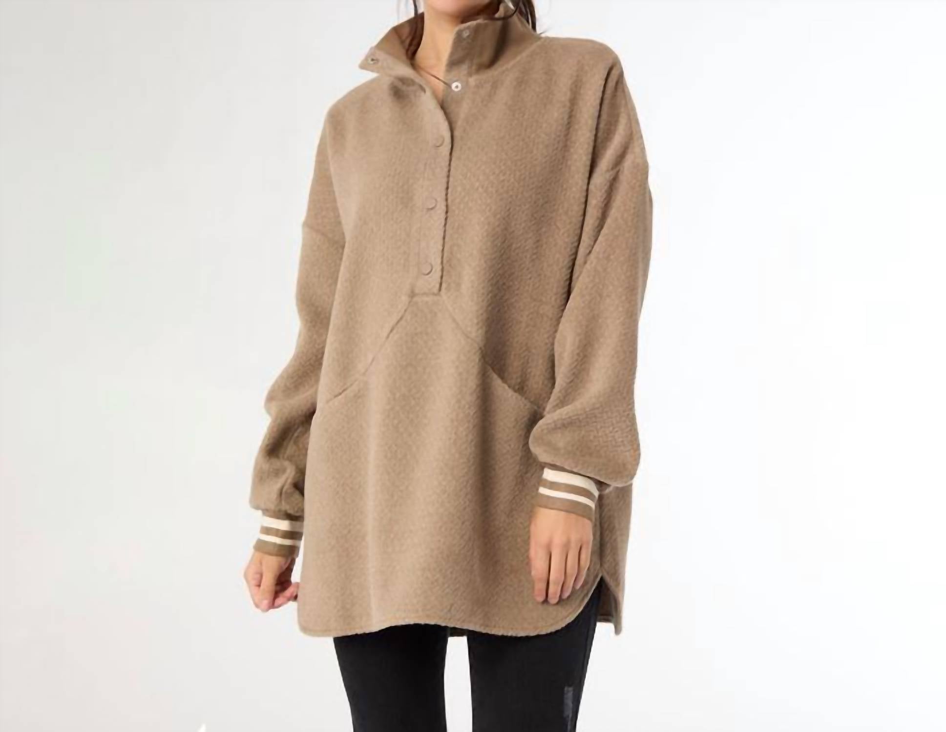 Coco + Carmen - Lindi Loose Fitting Quarter Snap Front Top