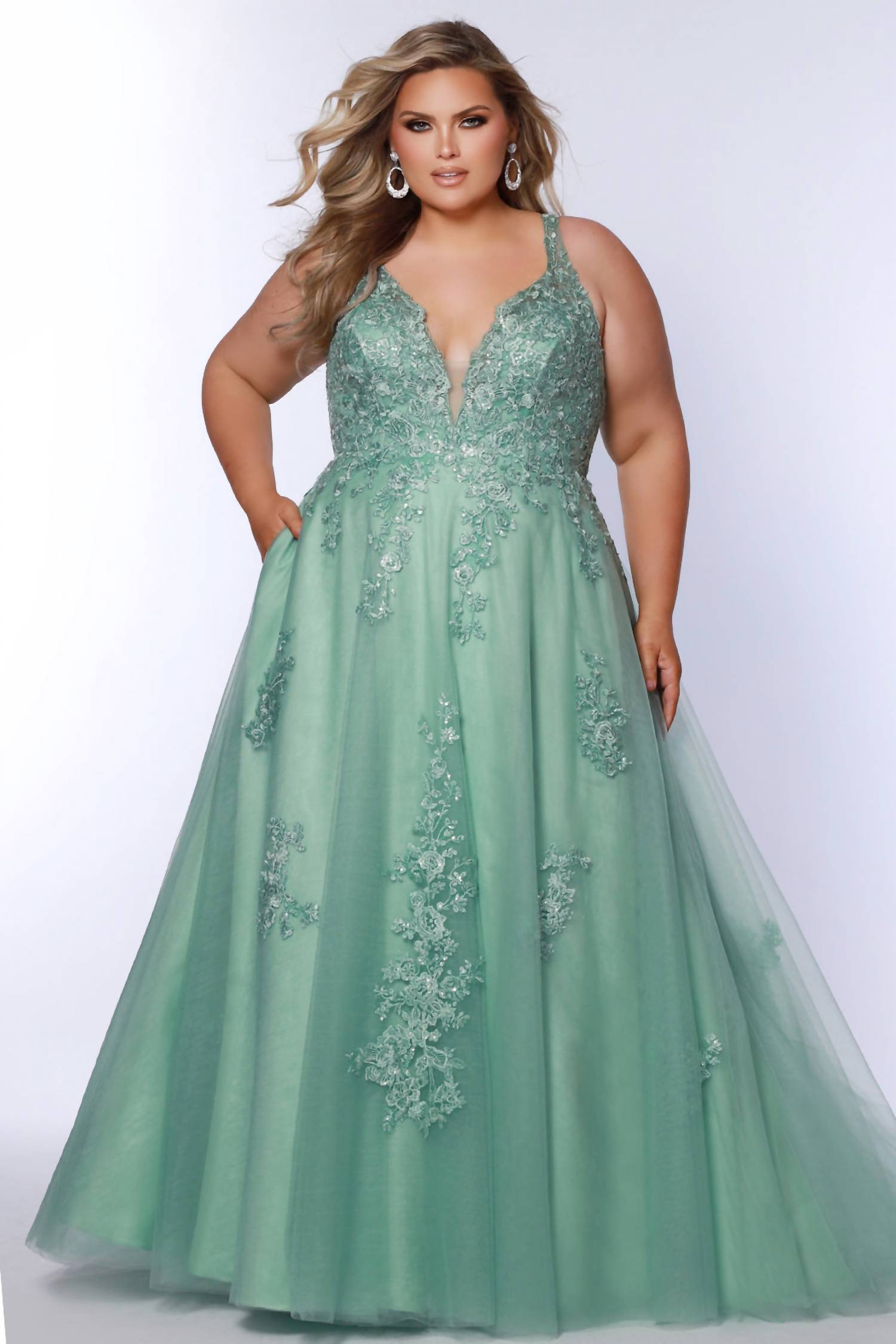 Sydney'S Closet - A-line Prom Dress With Lace