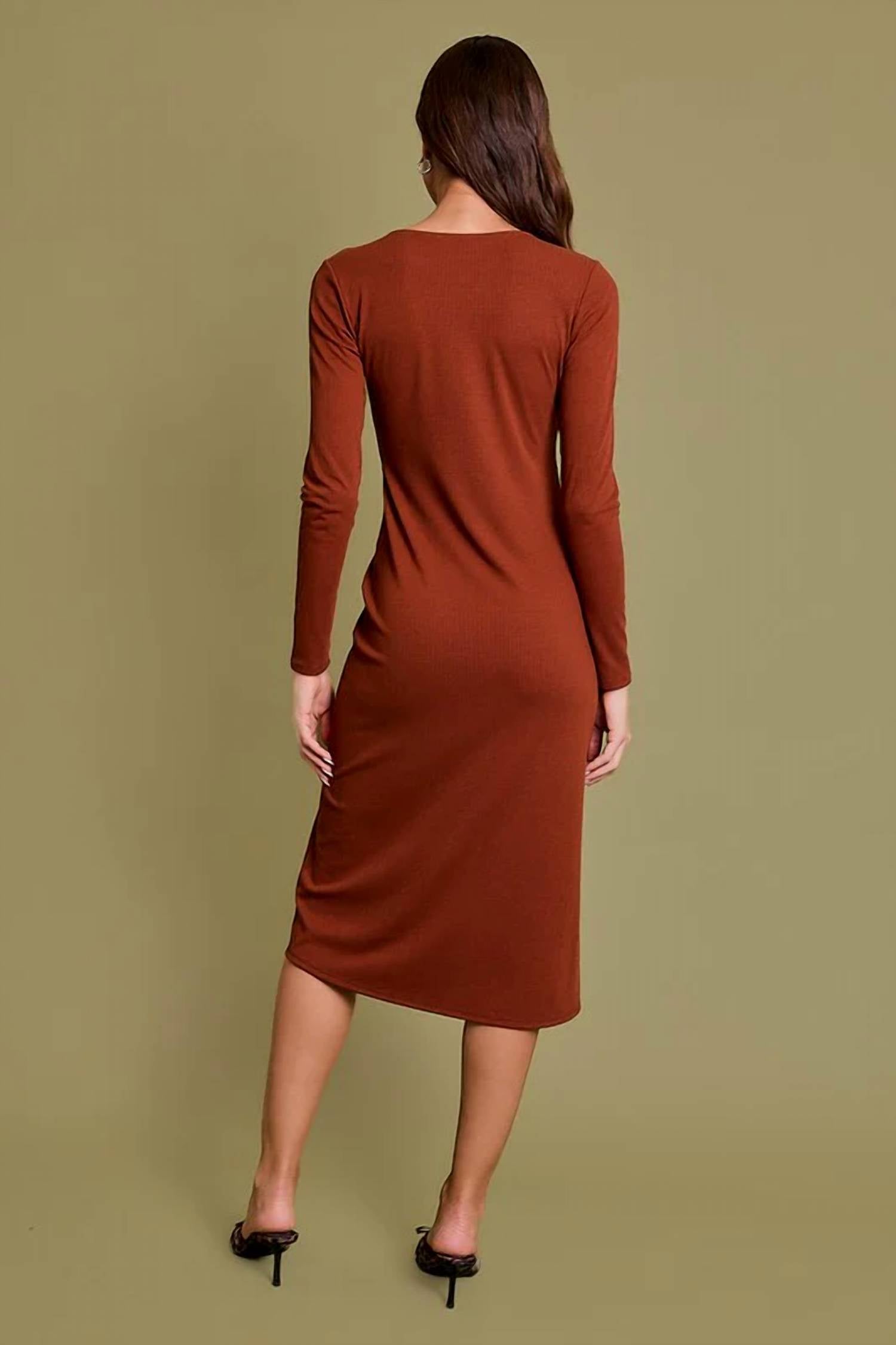 Gilli - Round Neck Cinched Midi Dress
