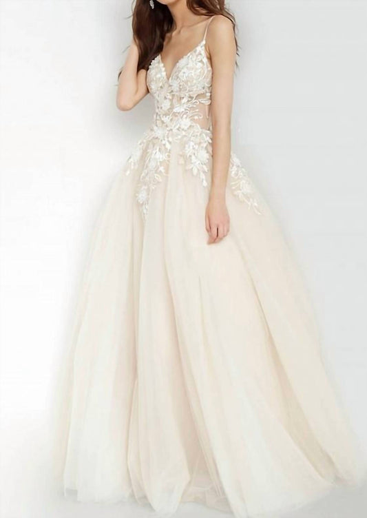 PLUNGING NECKLINE FLOWER APPLIQUES PROM GOWN