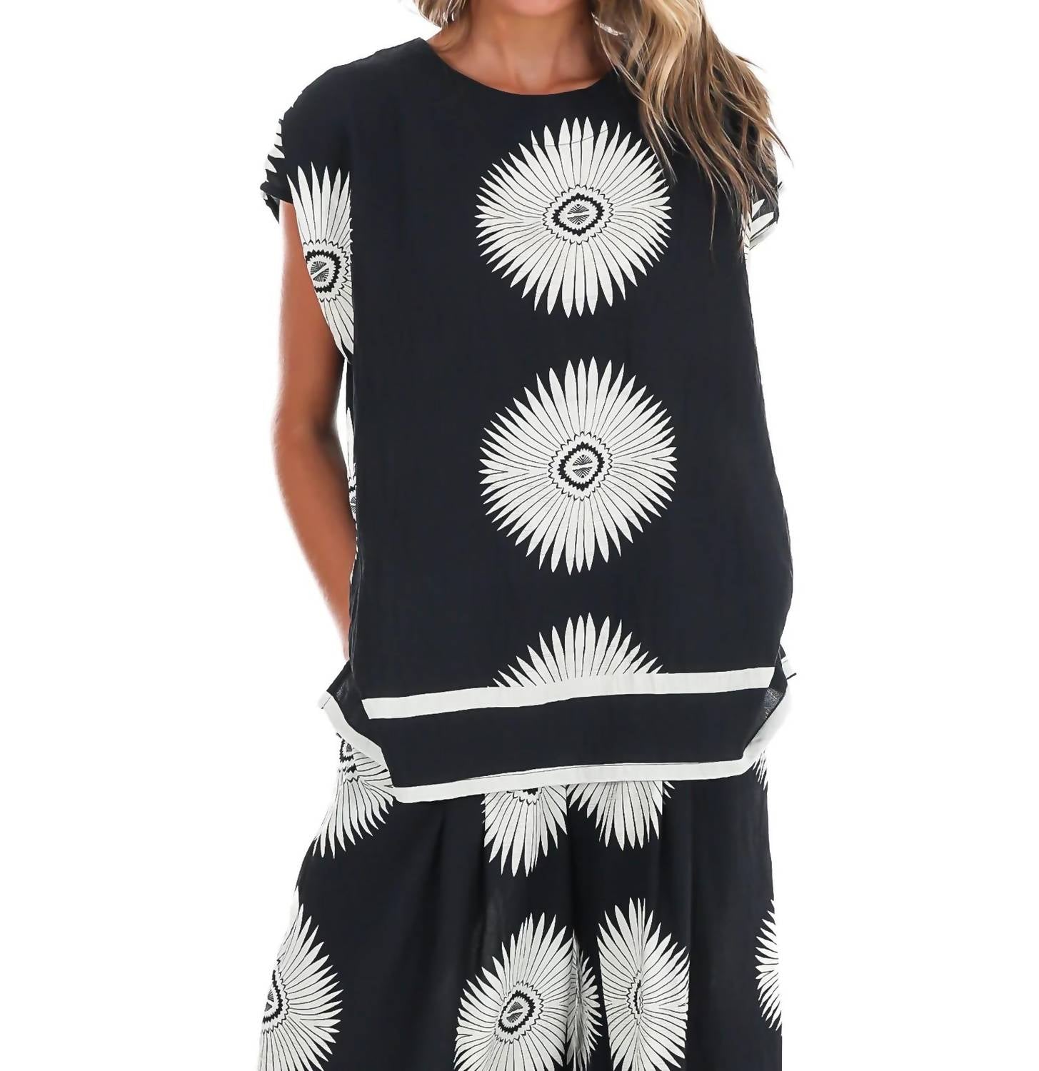 Umgee - Women's Weekend Gallery Abstract Top
