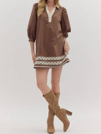 Entro - Contrasted Scalloped V Neck Mini Dress
