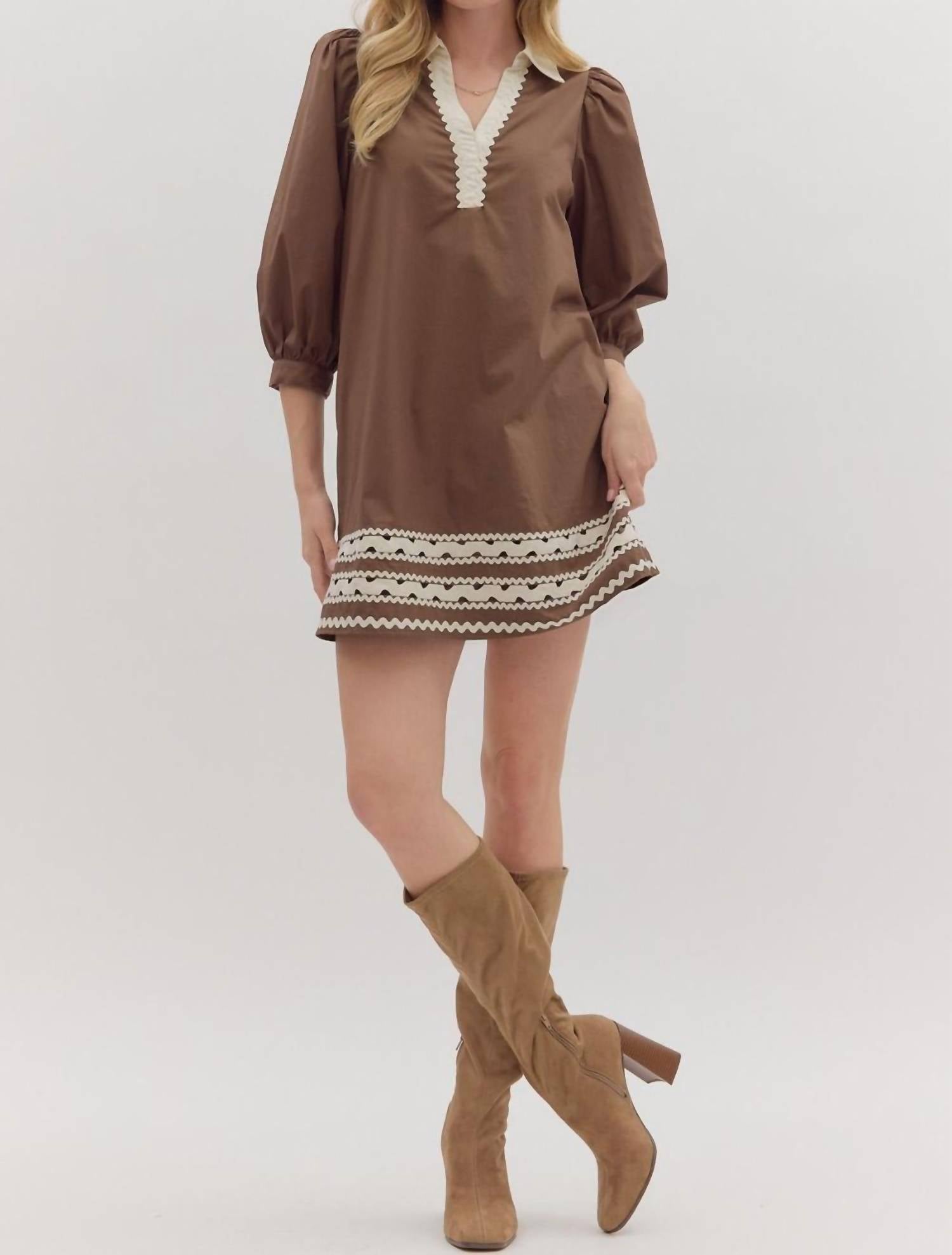 Entro - Contrasted Scalloped V Neck Mini Dress