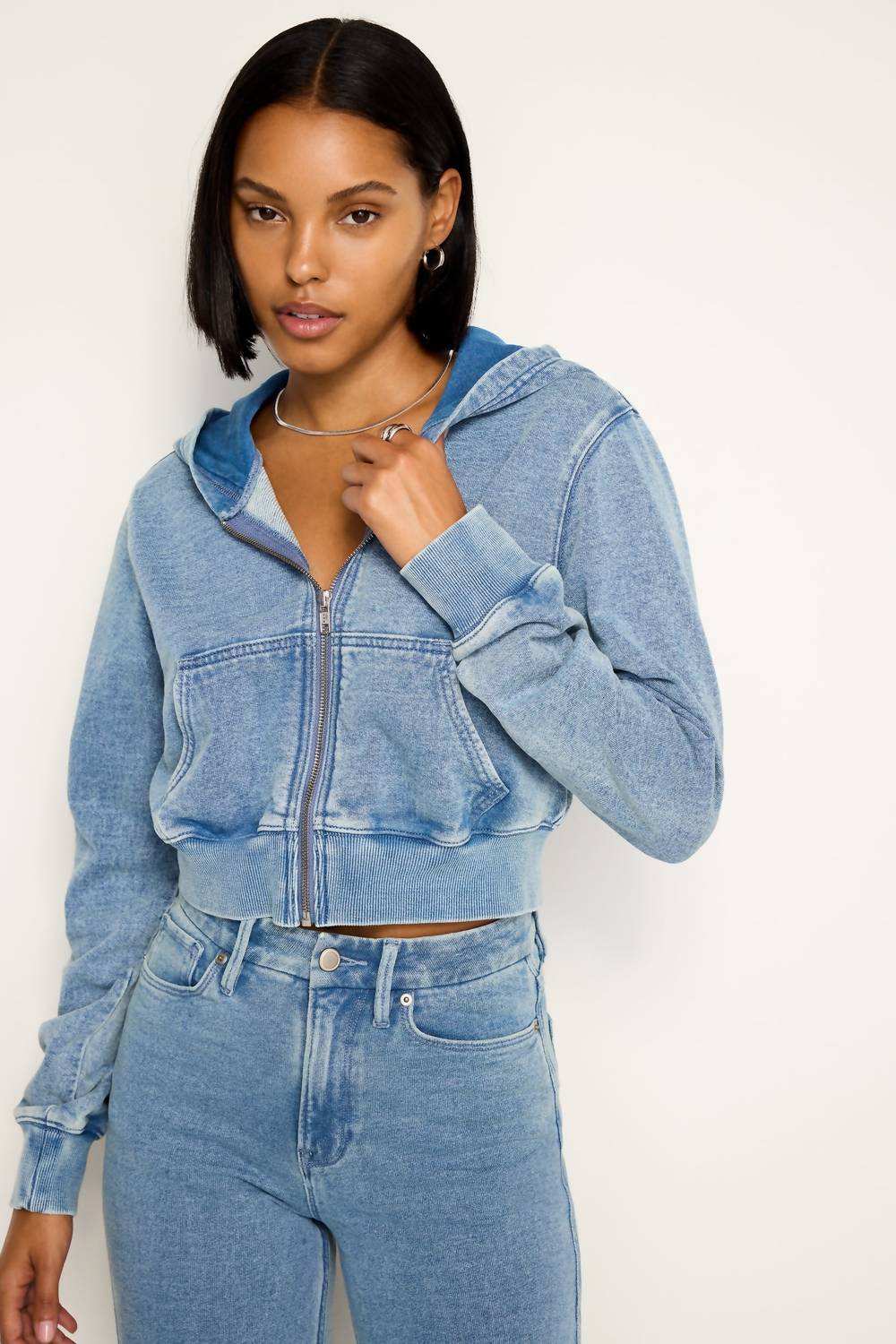Good American - Jeanius Cropped Zip Hoodie