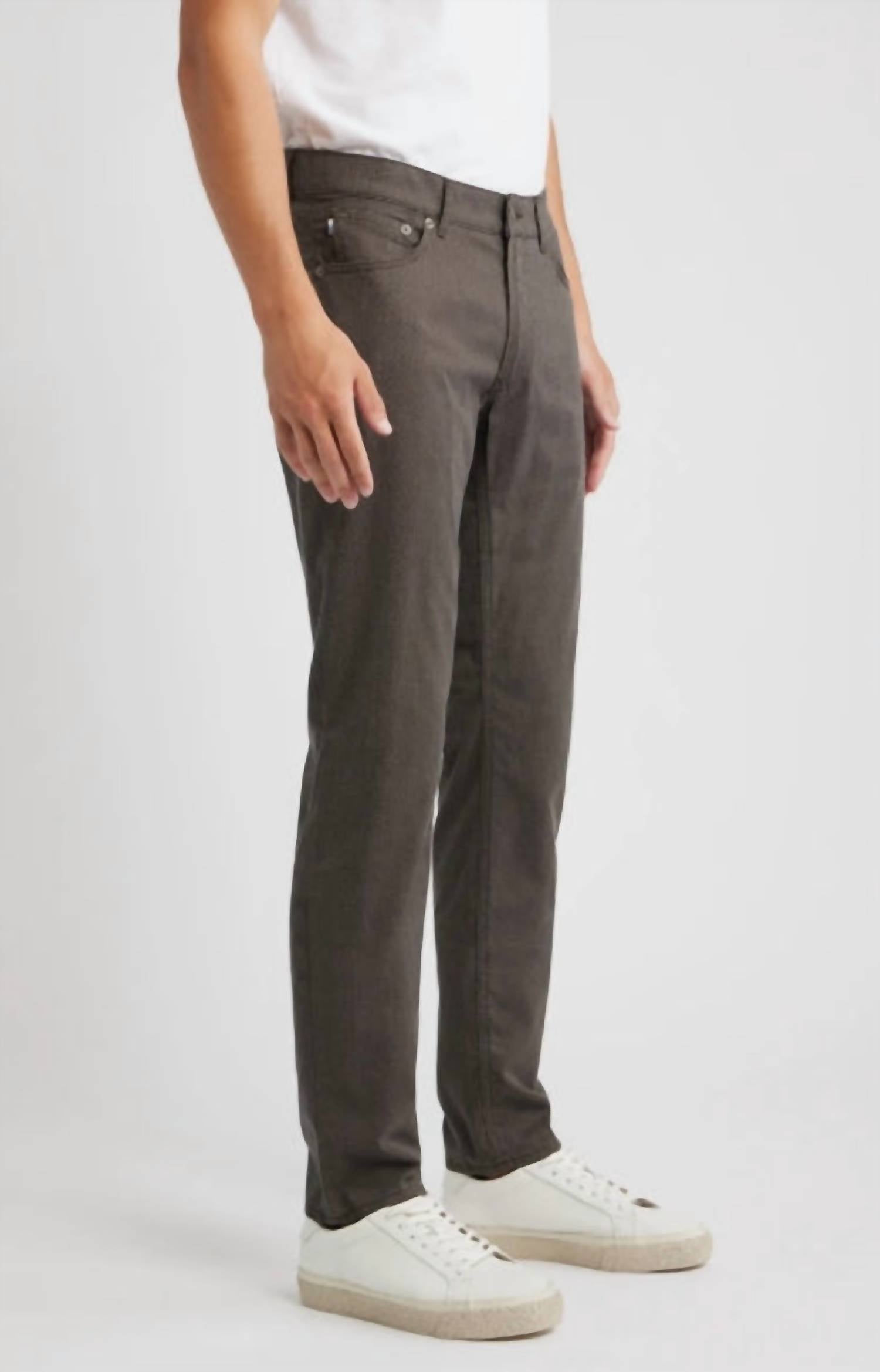 Brax Chuck Fusion Flex Modern Fit Five-Pocket Pants in nougat - men's jeans - detail view
