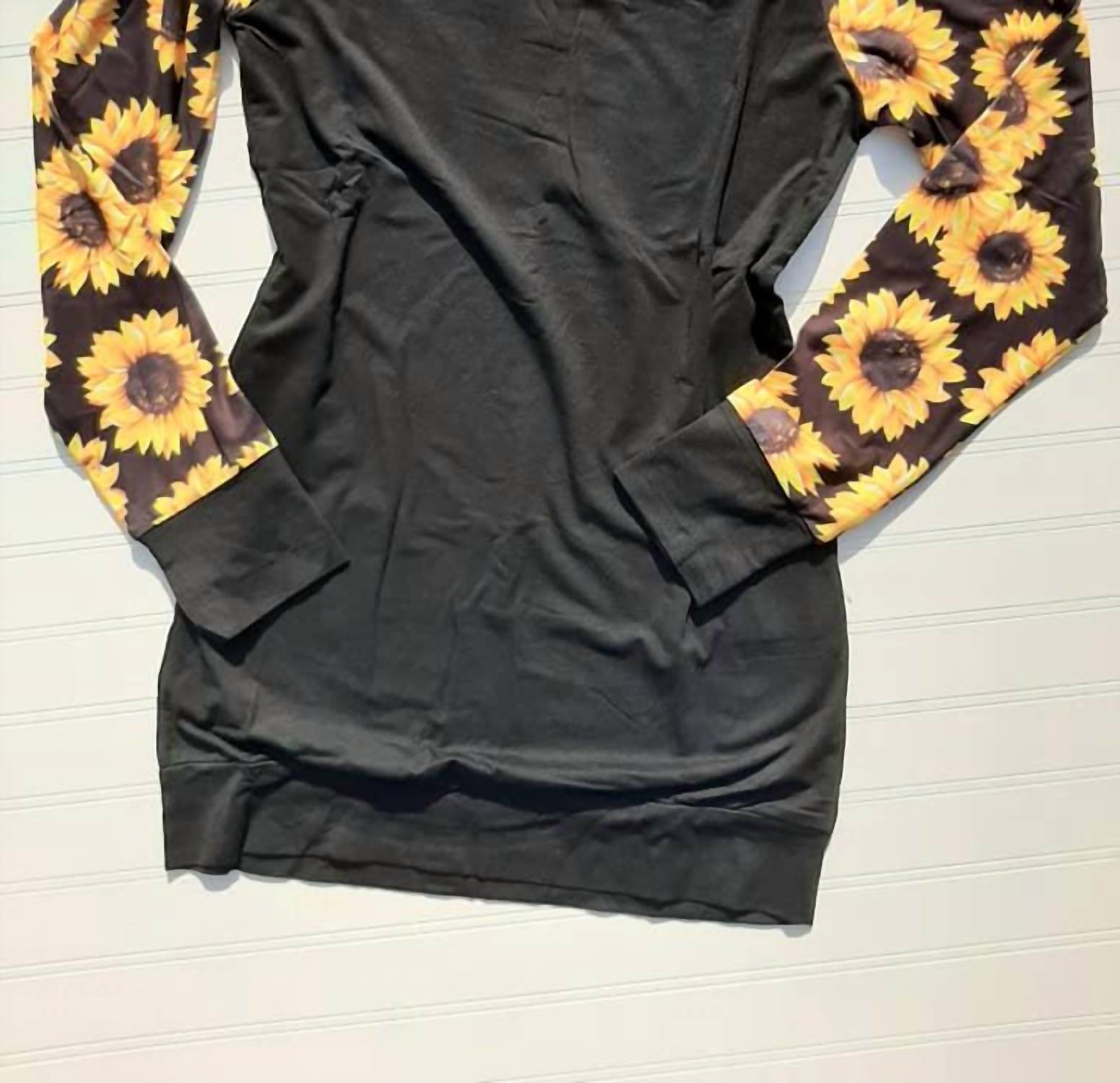 Shirley Stone - Sunflower Pocket Top