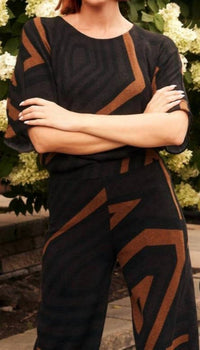 Frank Lyman - Flowy Elbow Crewneck Top