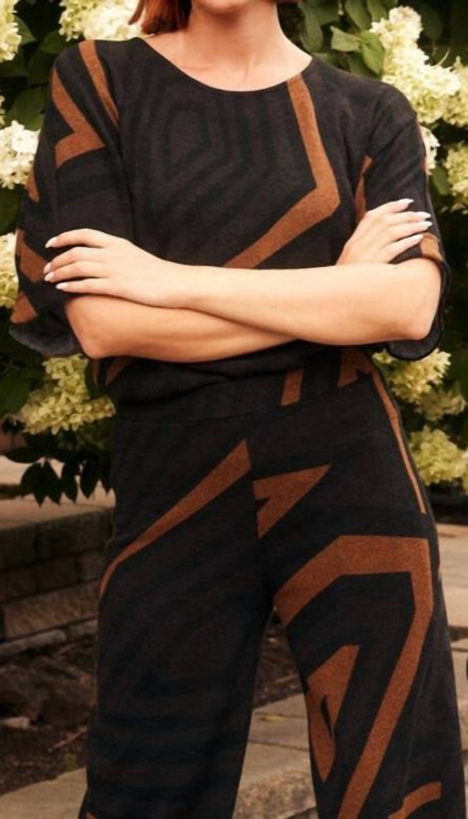 Frank Lyman - Flowy Elbow Crewneck Top
