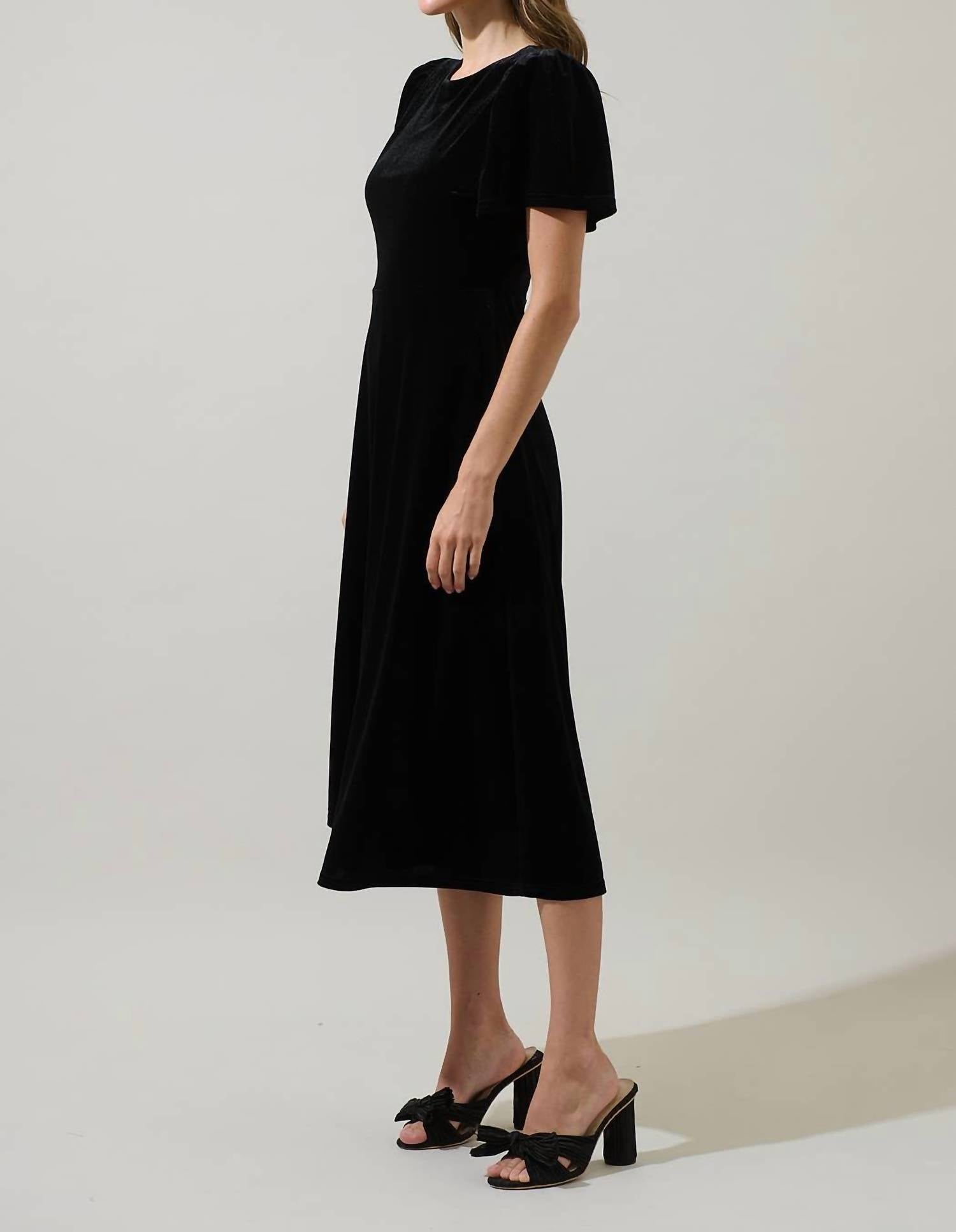 Sugarlips - Mirba Velvet A-Line Midi Dress