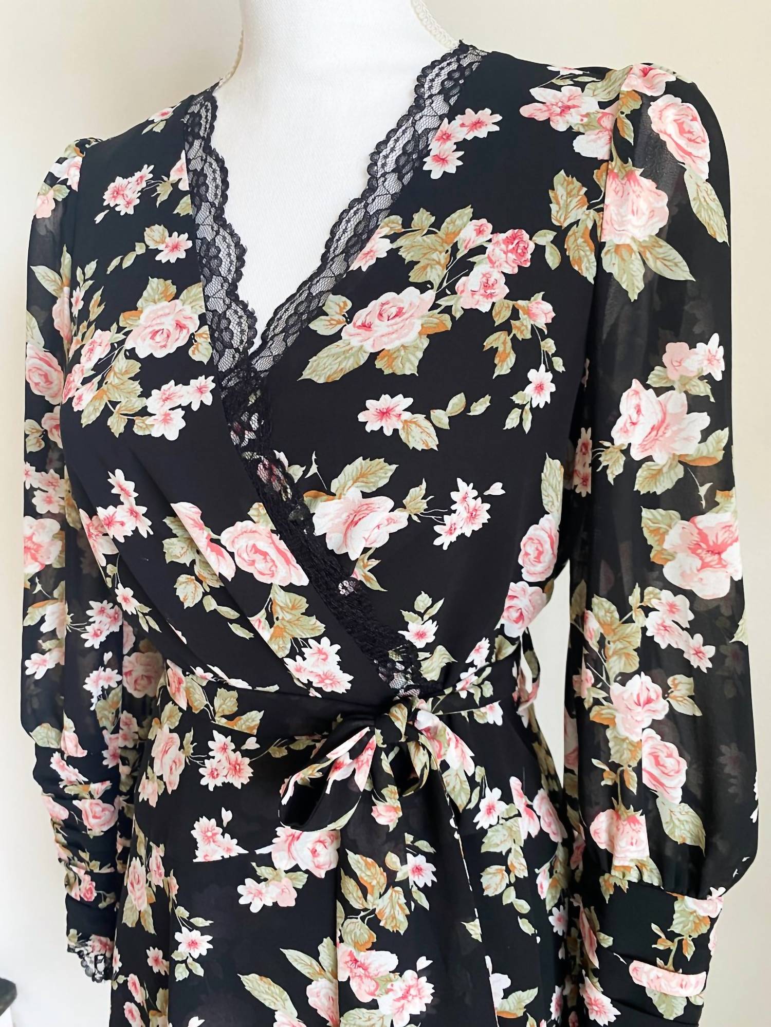 Ariti Kaziris - Women's Floral V-neck Belted Dress