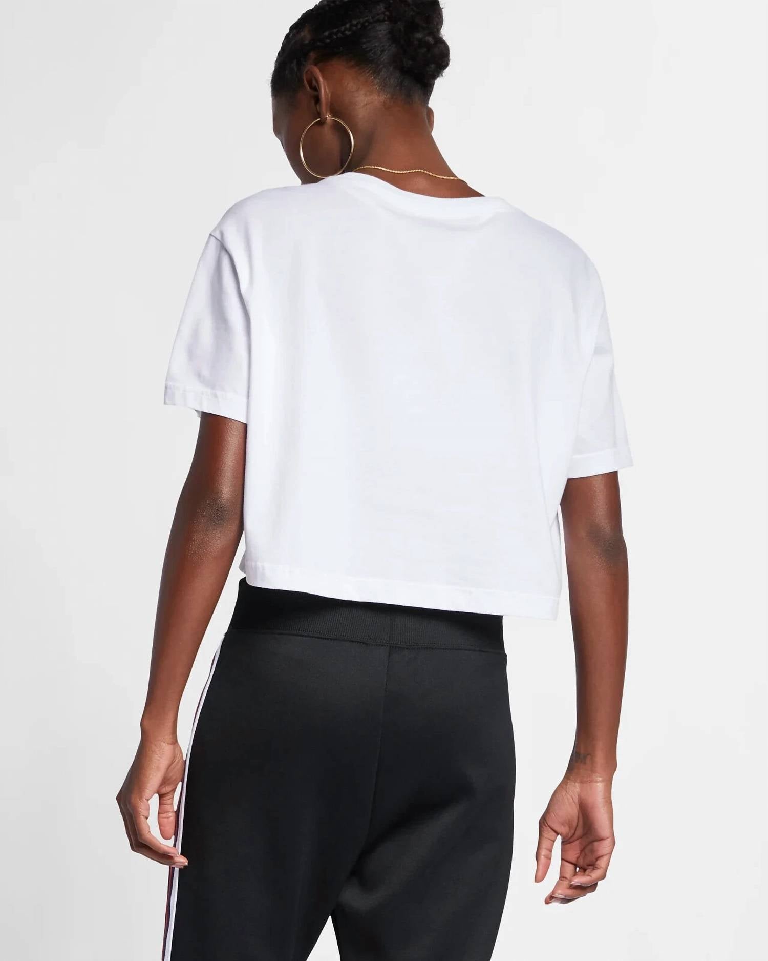 Nike - Sportswear Essential Cropped Tee