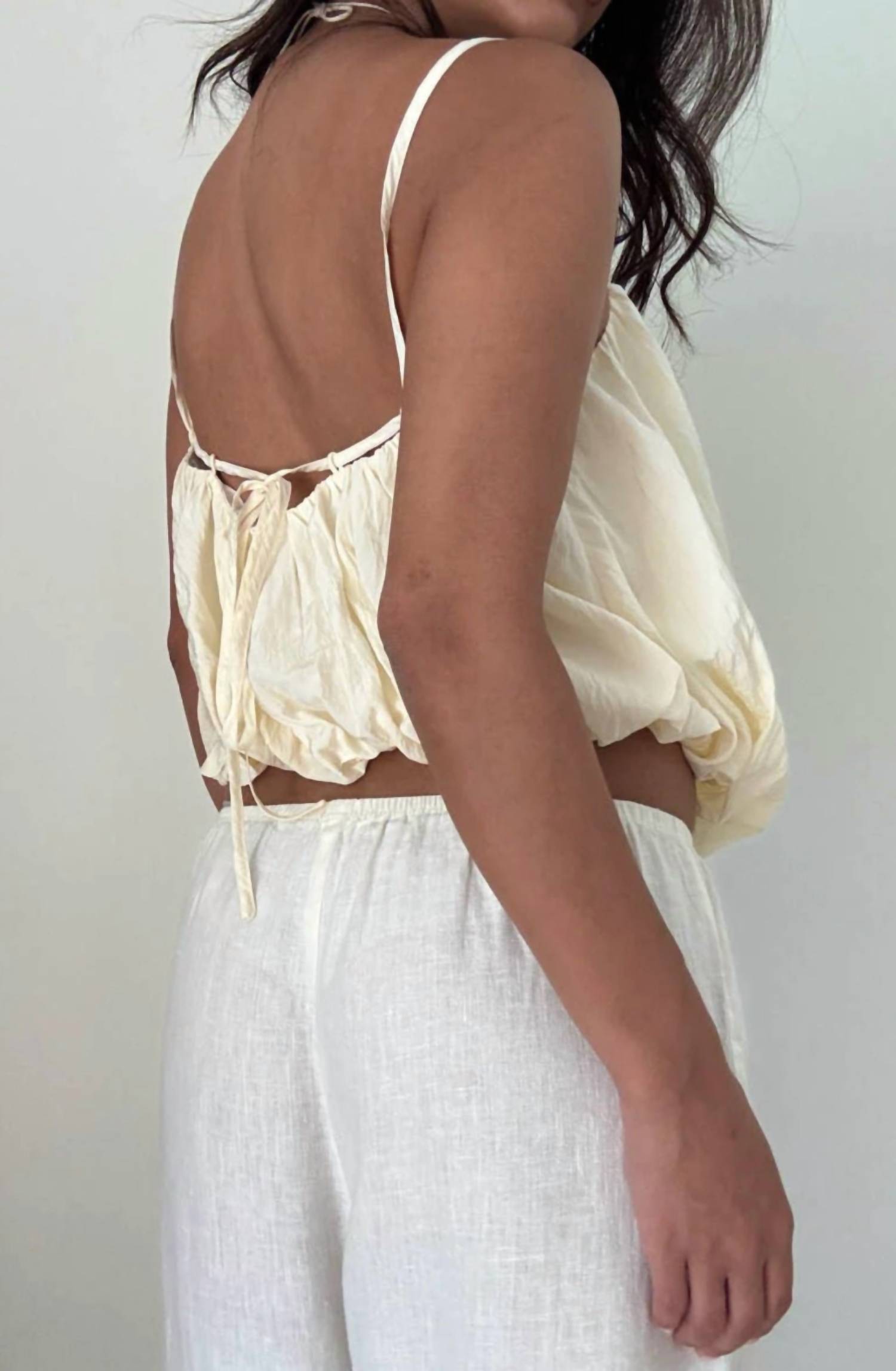 Et Clet - Bubble Hem Spaghetti Strap Backless Top