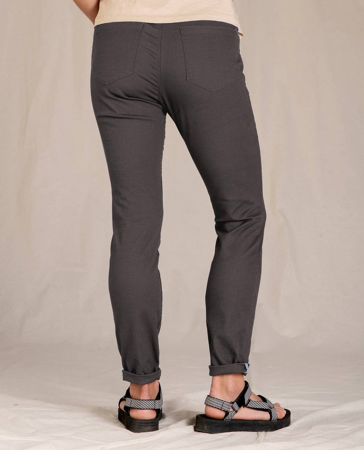 TOAD&CO EARTHWORKS 5 POCKET SKINNY PANT in soot - women's pants - detail view
