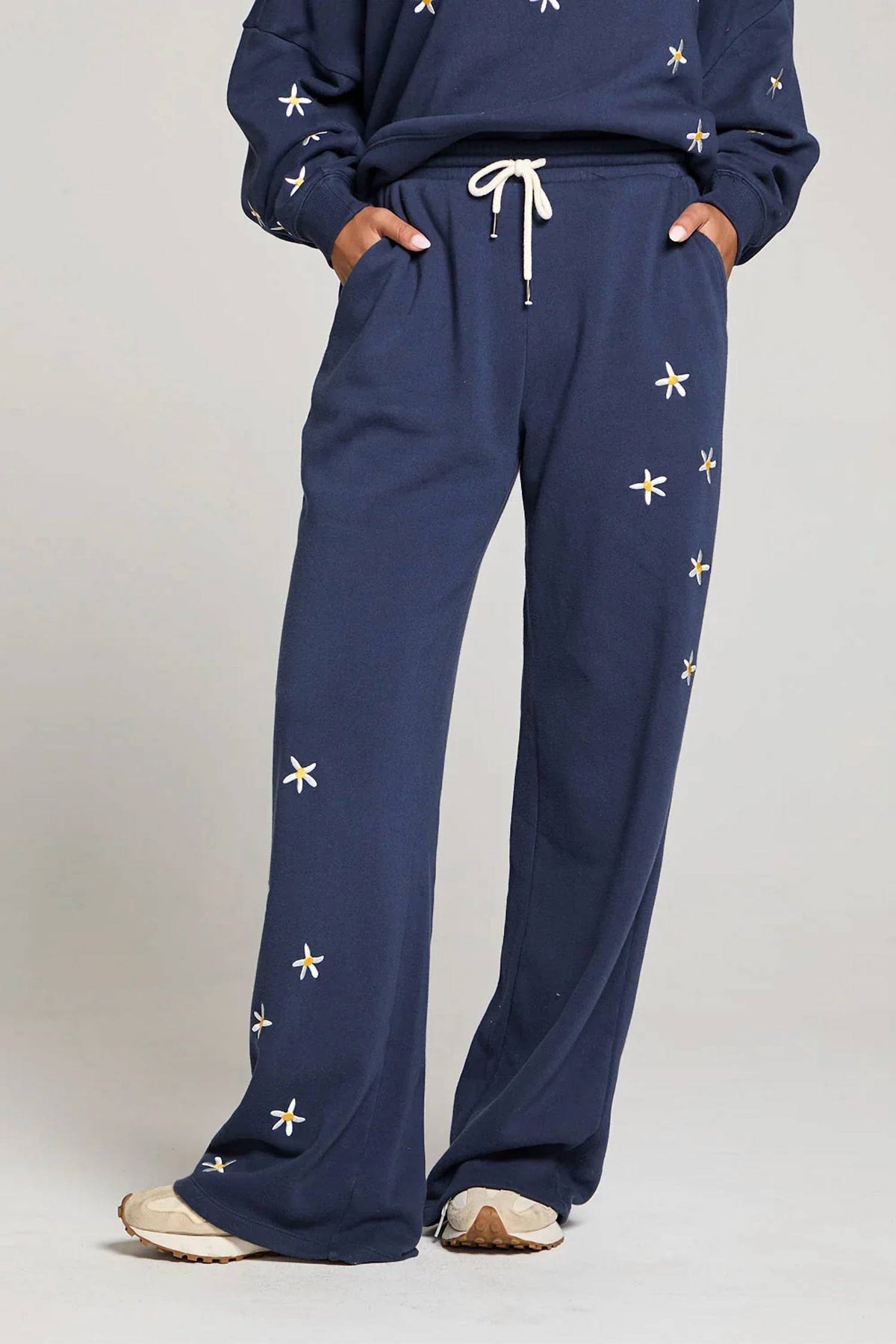 Chaser - Embroidery daisy pant