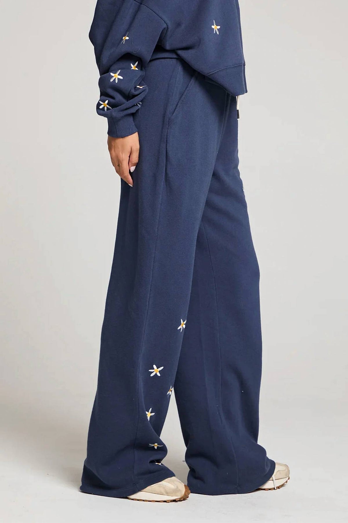 Chaser - Embroidery daisy pant