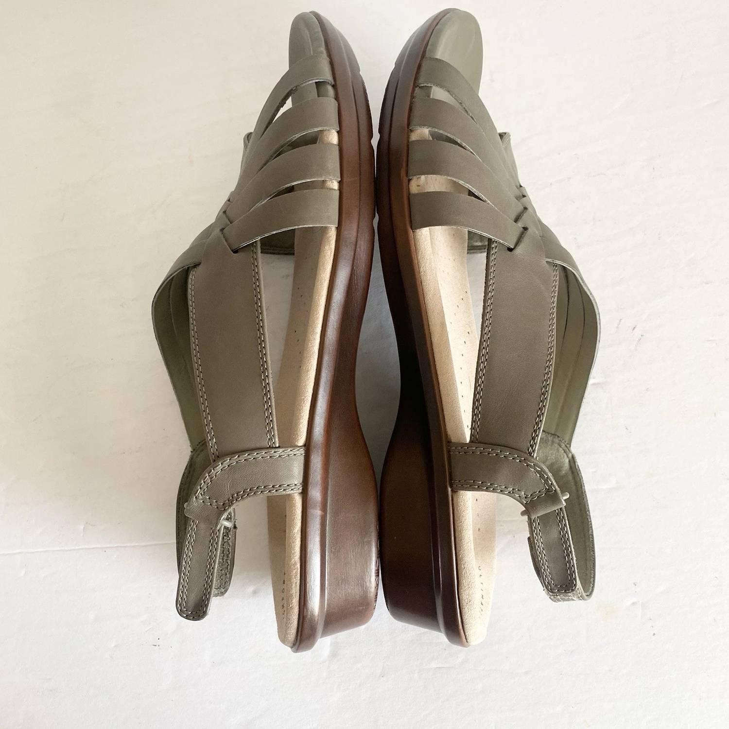 Clarks - Women's Loomis Cassey Sandal - green - leather - sandals