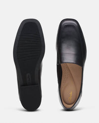Clarks - Women's Sarafyna Freva Loafer - black - flats - leather