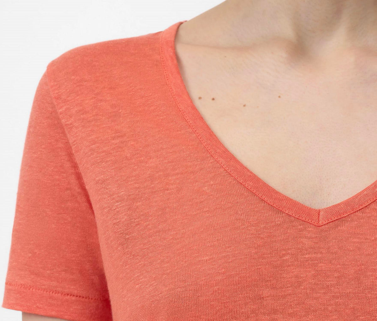 Closed - Linen V-Neck T-Shirt