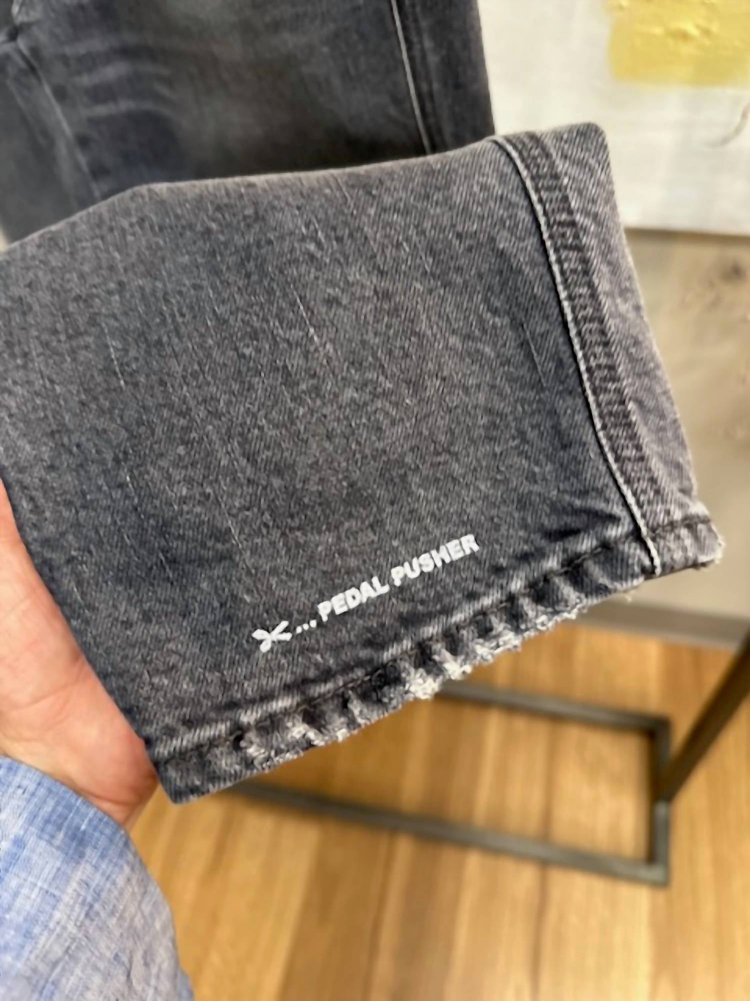 Closed - Pedal Pusher - ankle - clothing - cotton