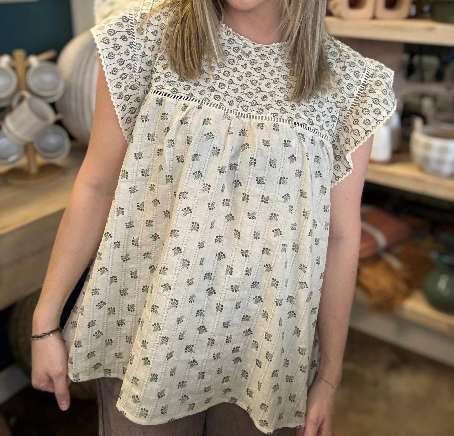 Easel - Floral Flutter Sleeve Blouse