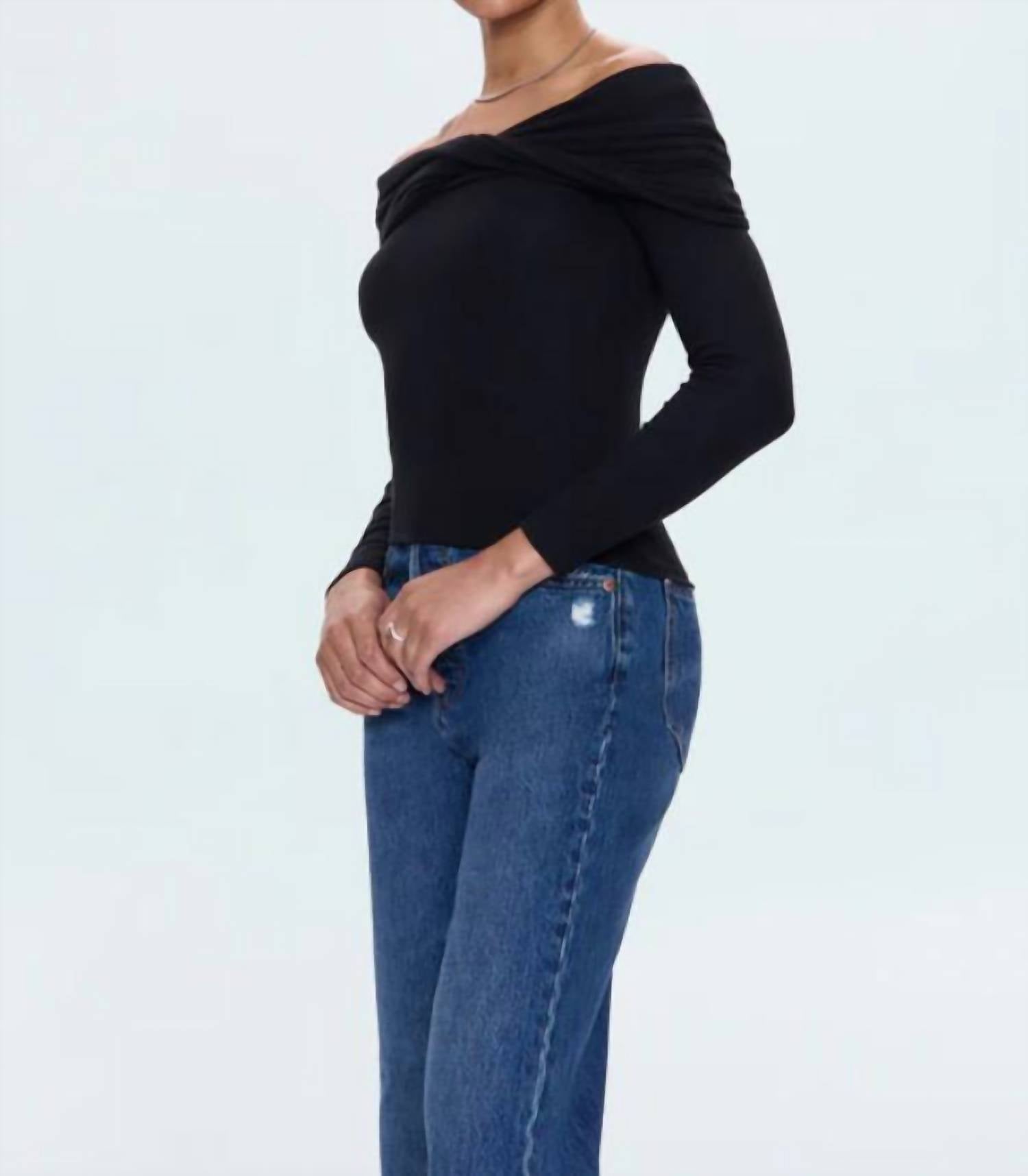 PISTOLA Lyra Top in noir - women's sweater - detail view