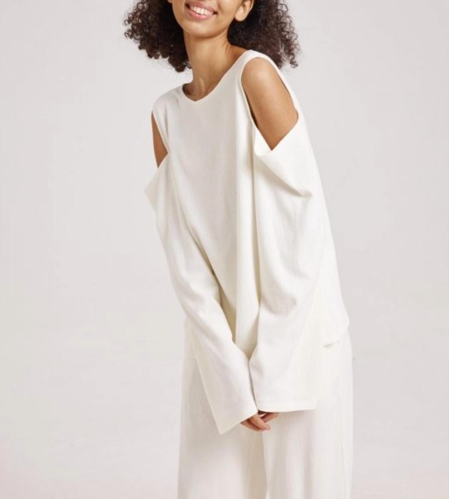 RIBBED COLD-SHOULDER TOP