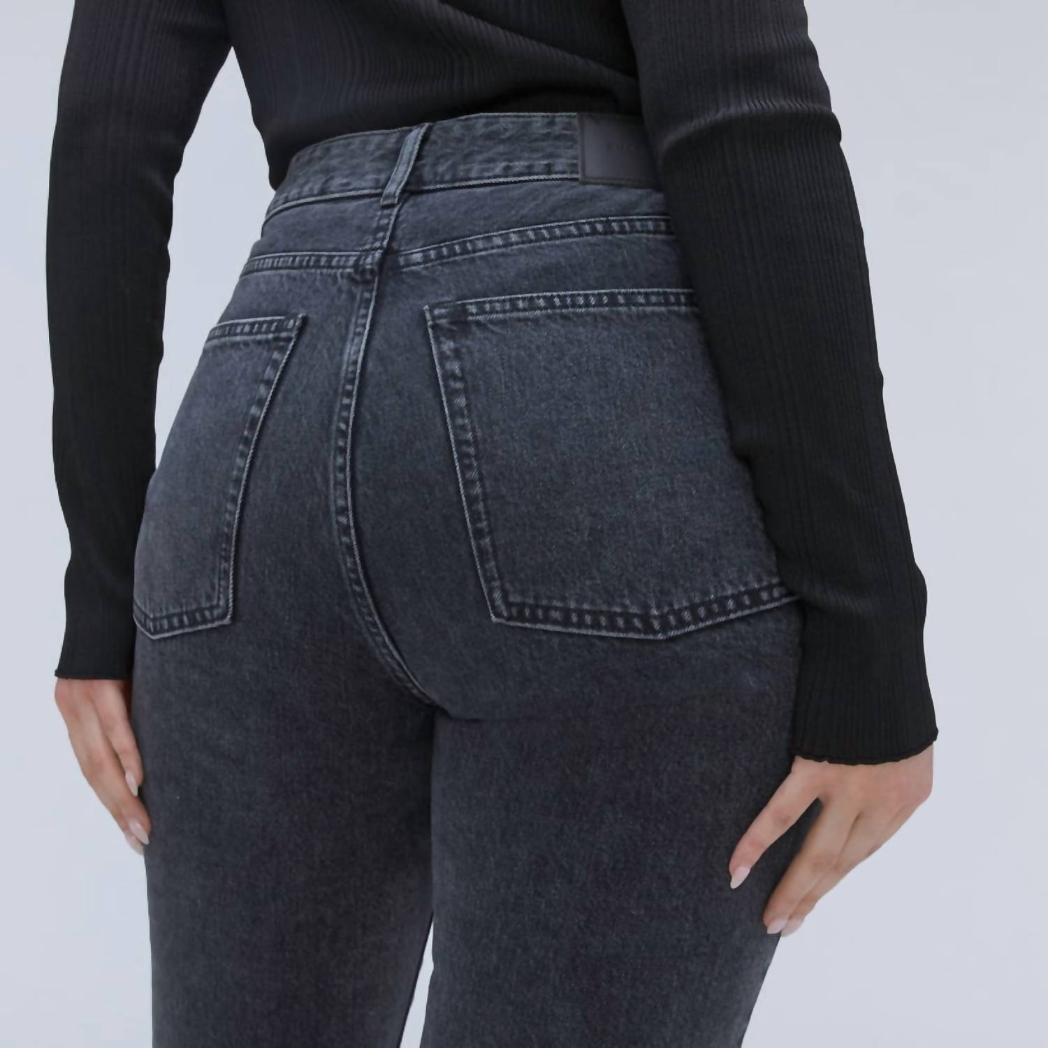 Everlane - The Curvy 90’s Cheeky Straight Jeans