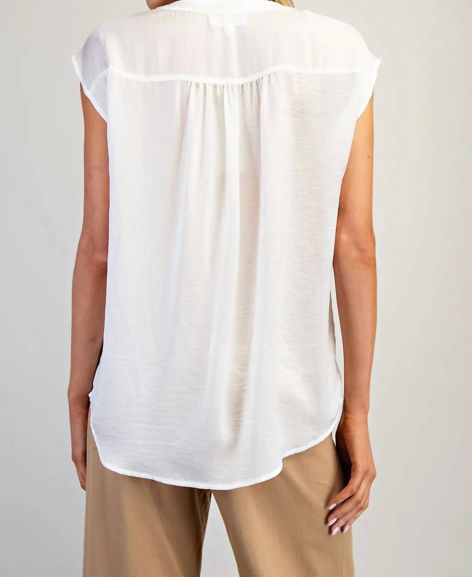 Ee:Some - Solid V-neck Cap Sleeve Top