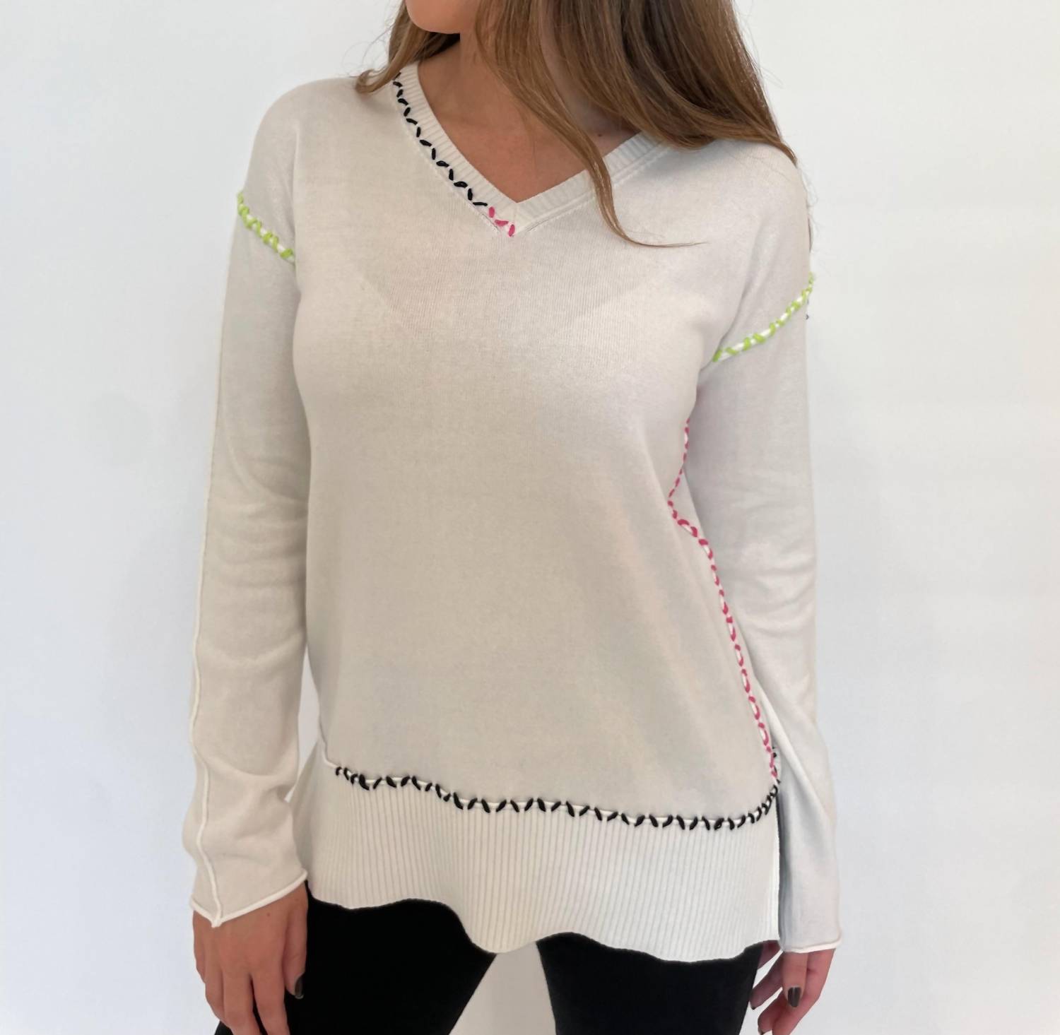 Pure Amici - Mona Stitch V-neck Sweater