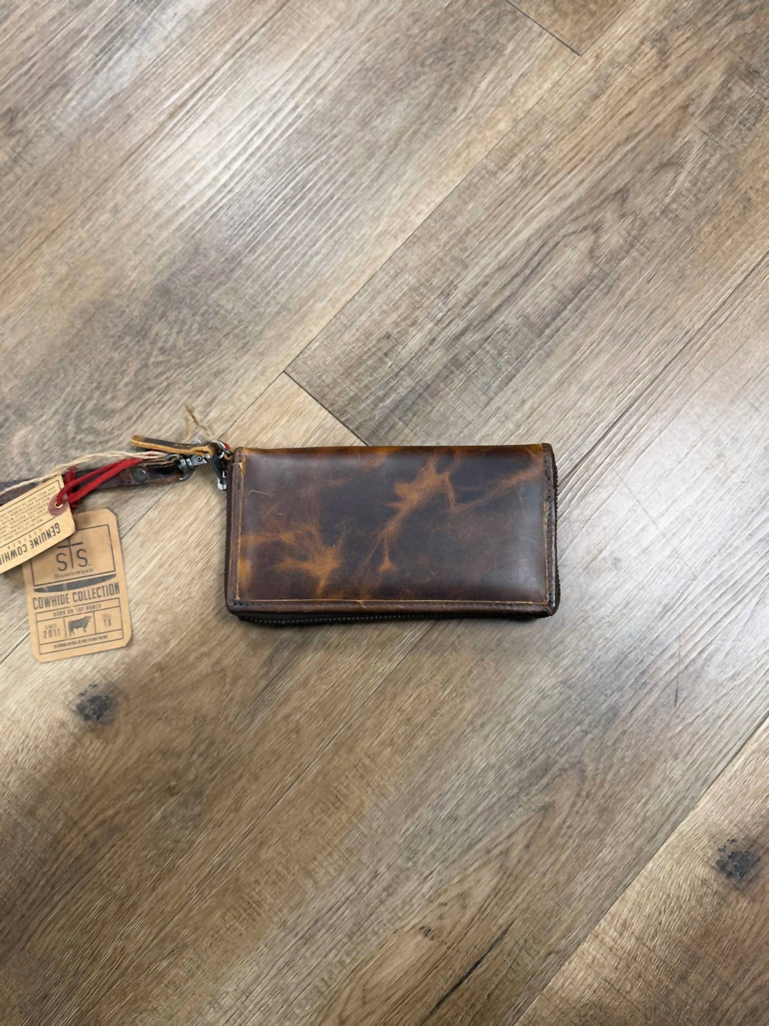 STS Ranchwear VAQUERO CONCHO BIFOLD in cowhide - women's bag - detail view