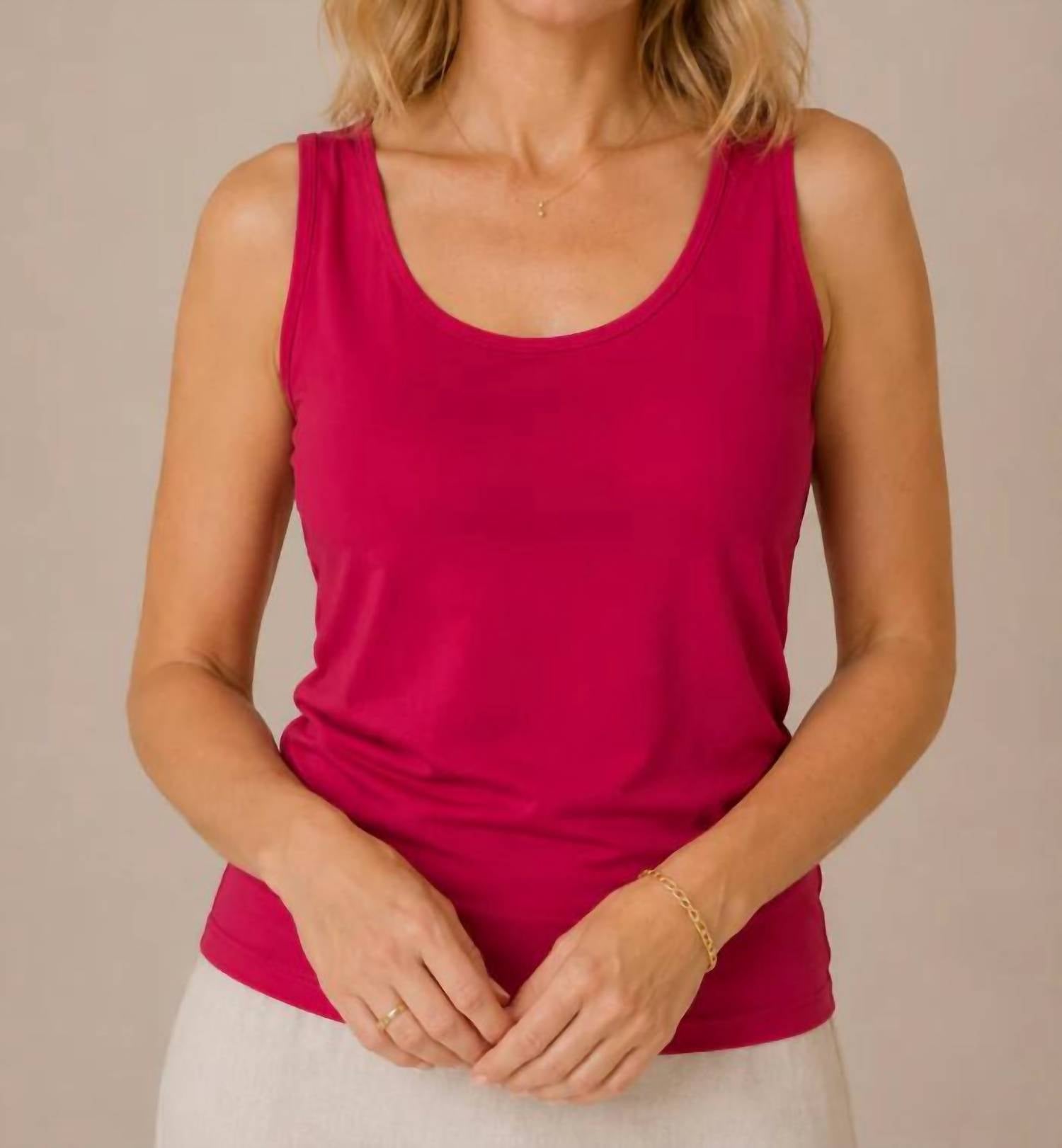 Isle By Melis Kozan - Vogue Scoop Neck Sport Tank Top