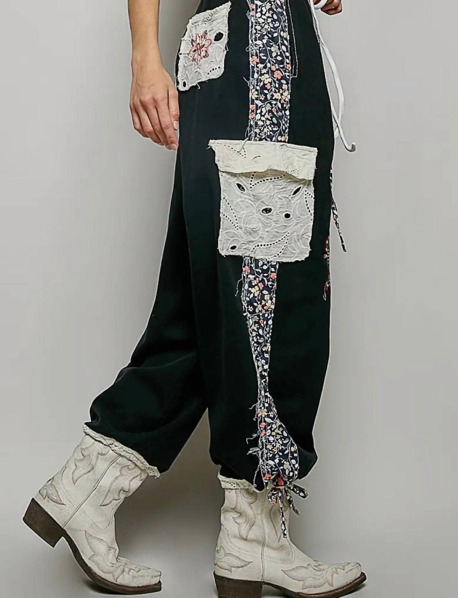 POL Floral Pants in black - women's pants - detail view