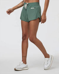 Vuori - Clementine Mid Rise Short